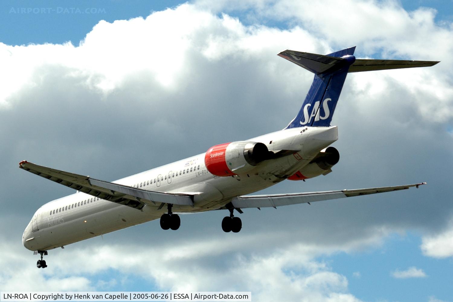 LN-ROA, 1996 McDonnell Douglas MD-90-30 C/N 53459, Scandinavian Airlines MD-90-30 approaching Stockholm Arlanda airport, Sweden.