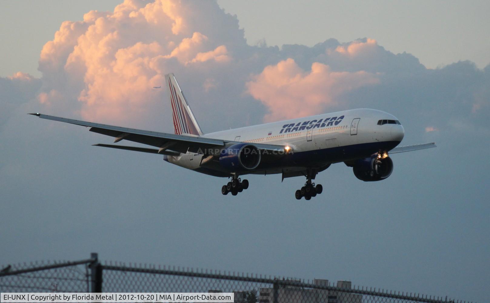 EI-UNX, 1999 Boeing 777-222/ER C/N 30213, Transaero 777-200