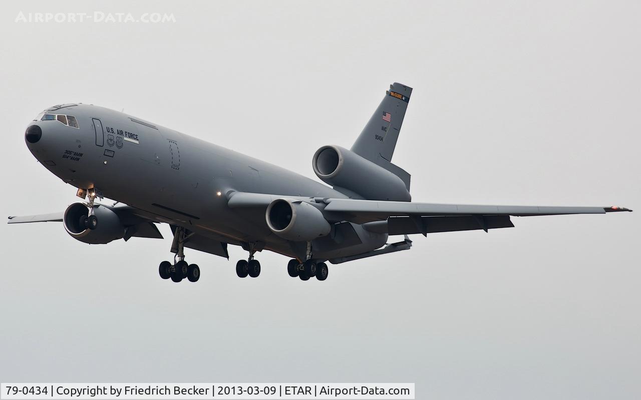 79-0434, 1979 McDonnell Douglas KC-10A Extender C/N 48201, on final RW26