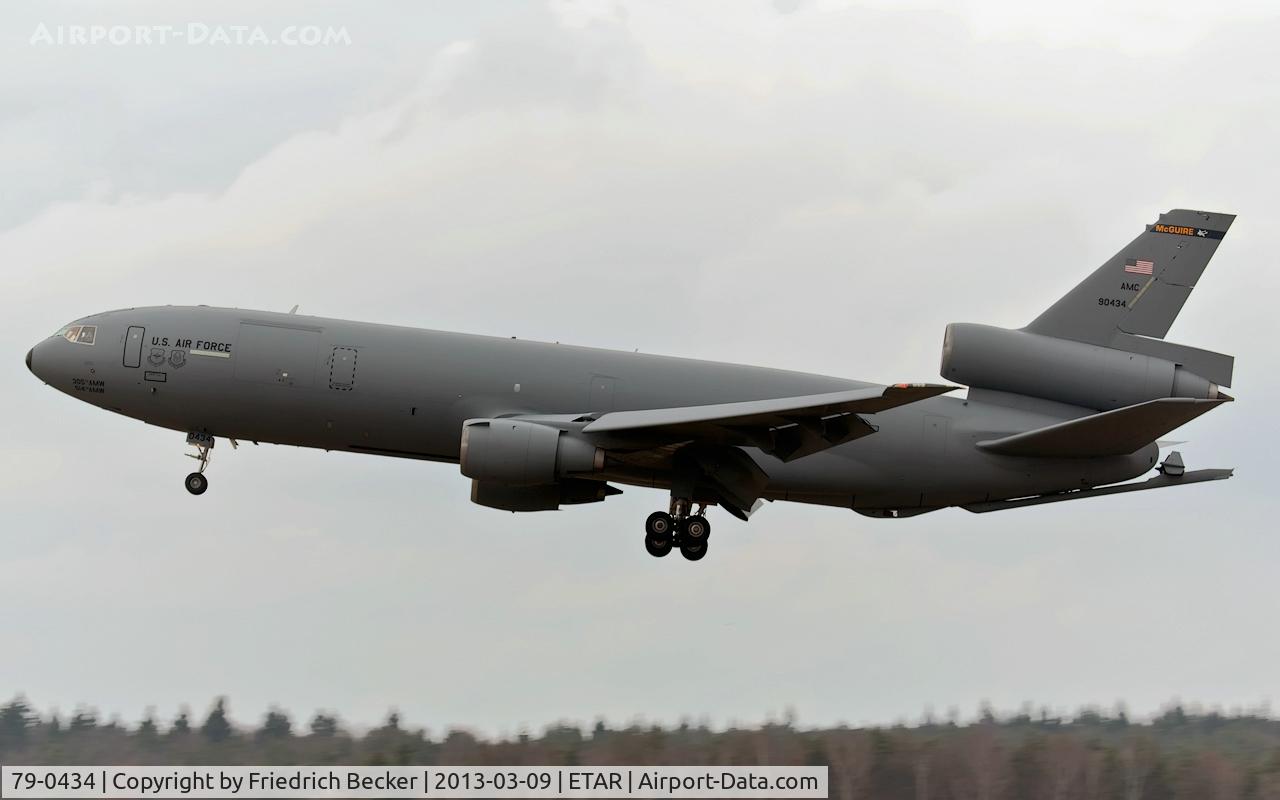 79-0434, 1979 McDonnell Douglas KC-10A Extender C/N 48201, on final RW26