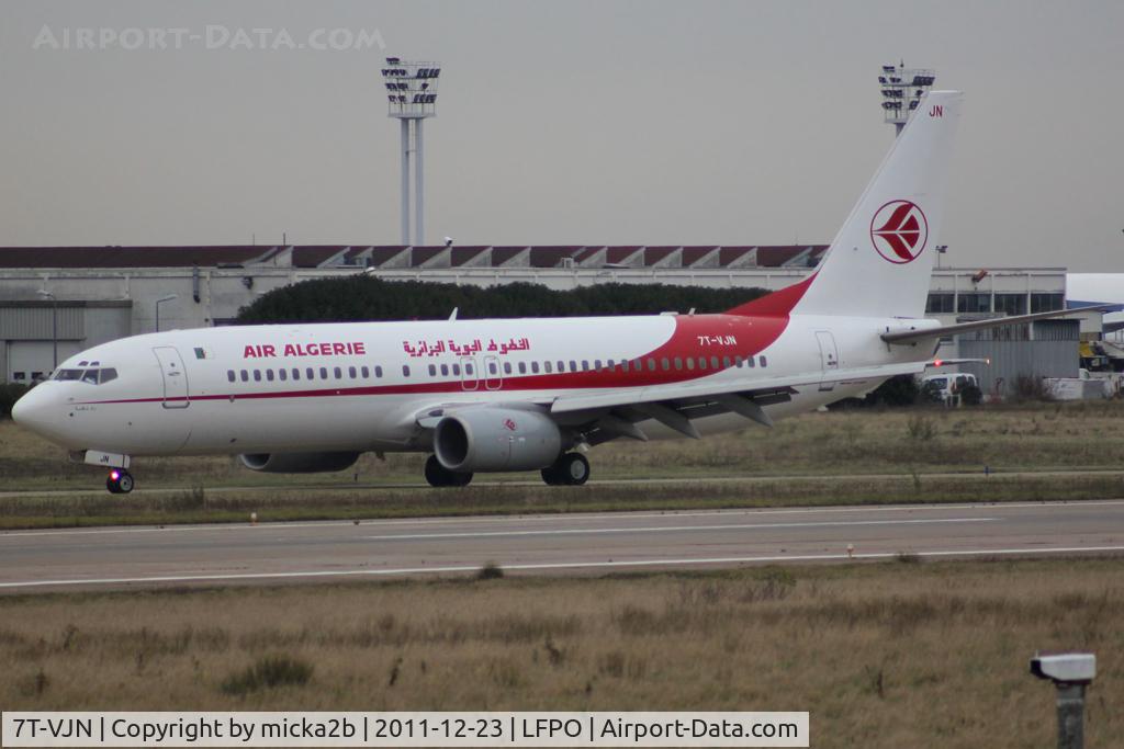 7T-VJN, 2001 Boeing 737-8D6 C/N 30206, Taxiing