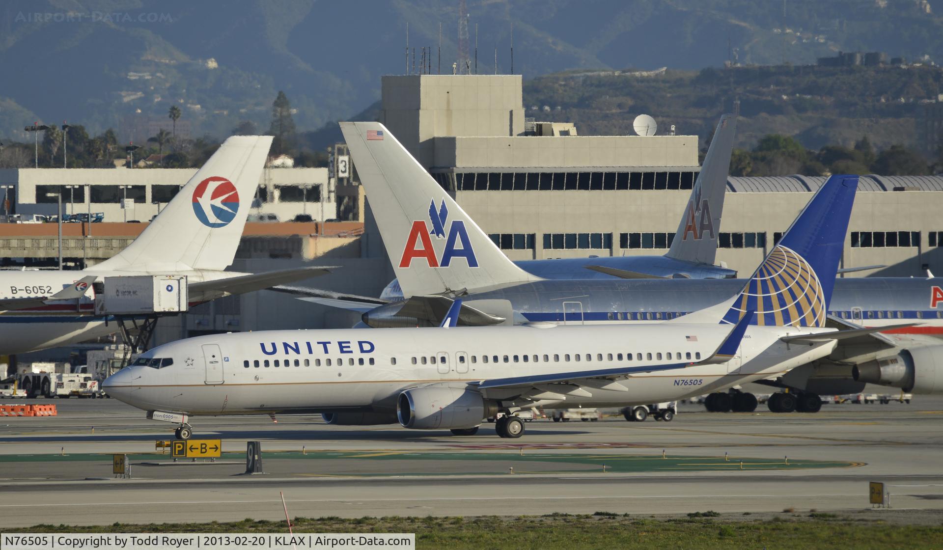 N76505, 2006 Boeing 737-824 C/N 32834, Taxiing for departure at LAX