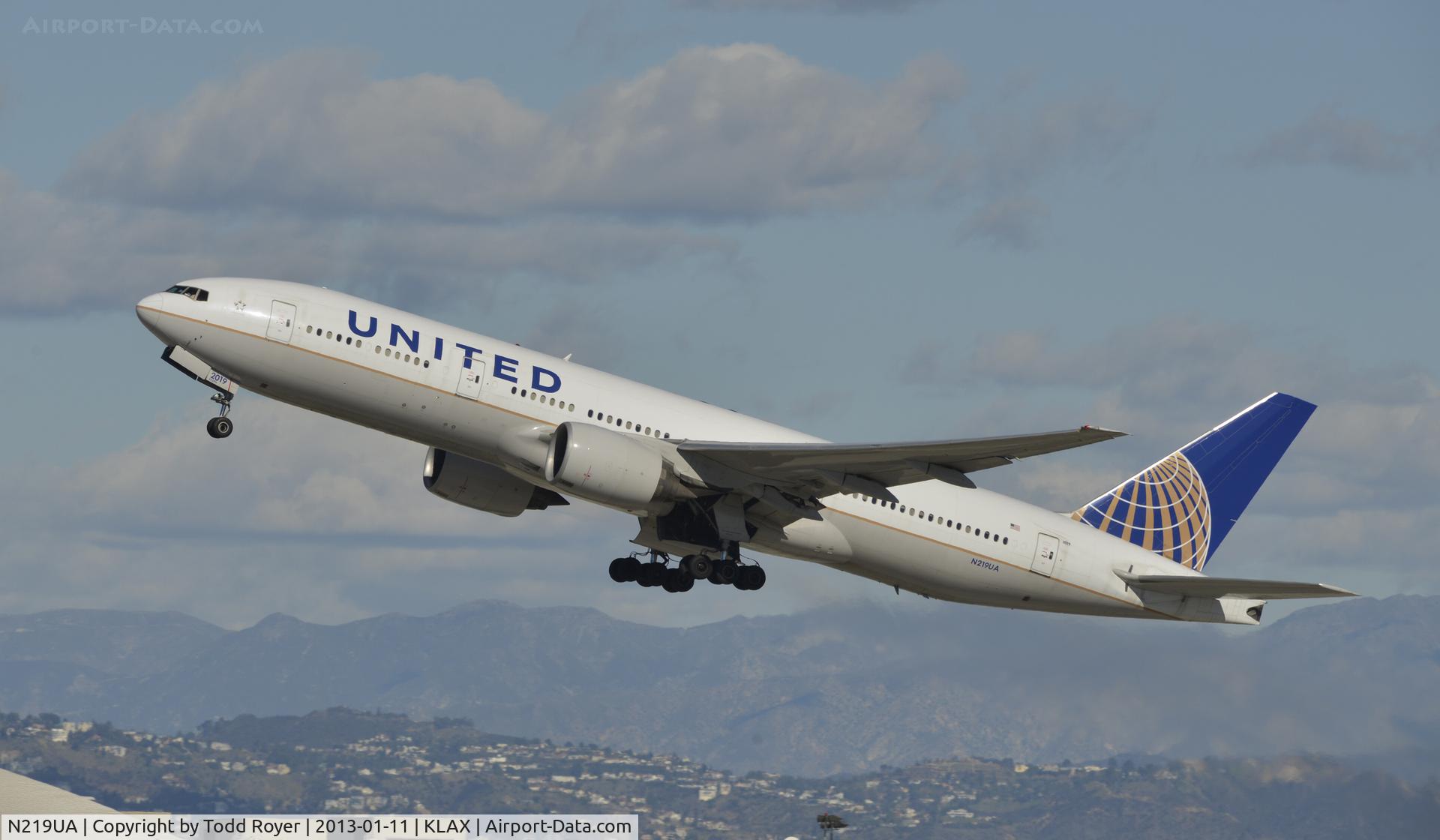N219UA, 2001 Boeing 777-222 C/N 30551, Departing LAX
