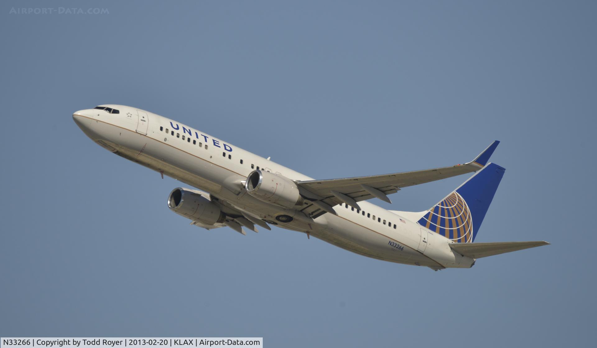 N33266, 2001 Boeing 737-824 C/N 32403, Departing LAX