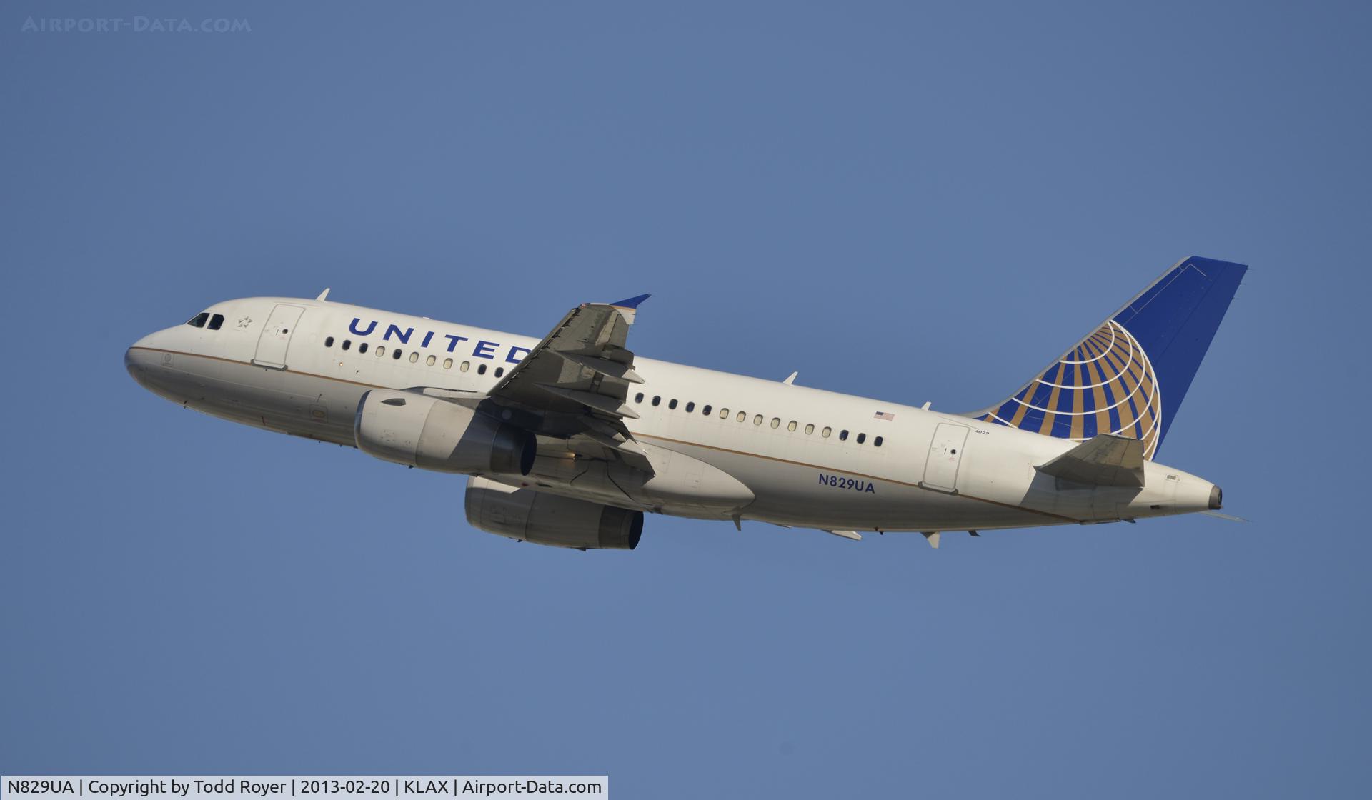 N829UA, 2000 Airbus A319-131 C/N 1211, Departing LAX