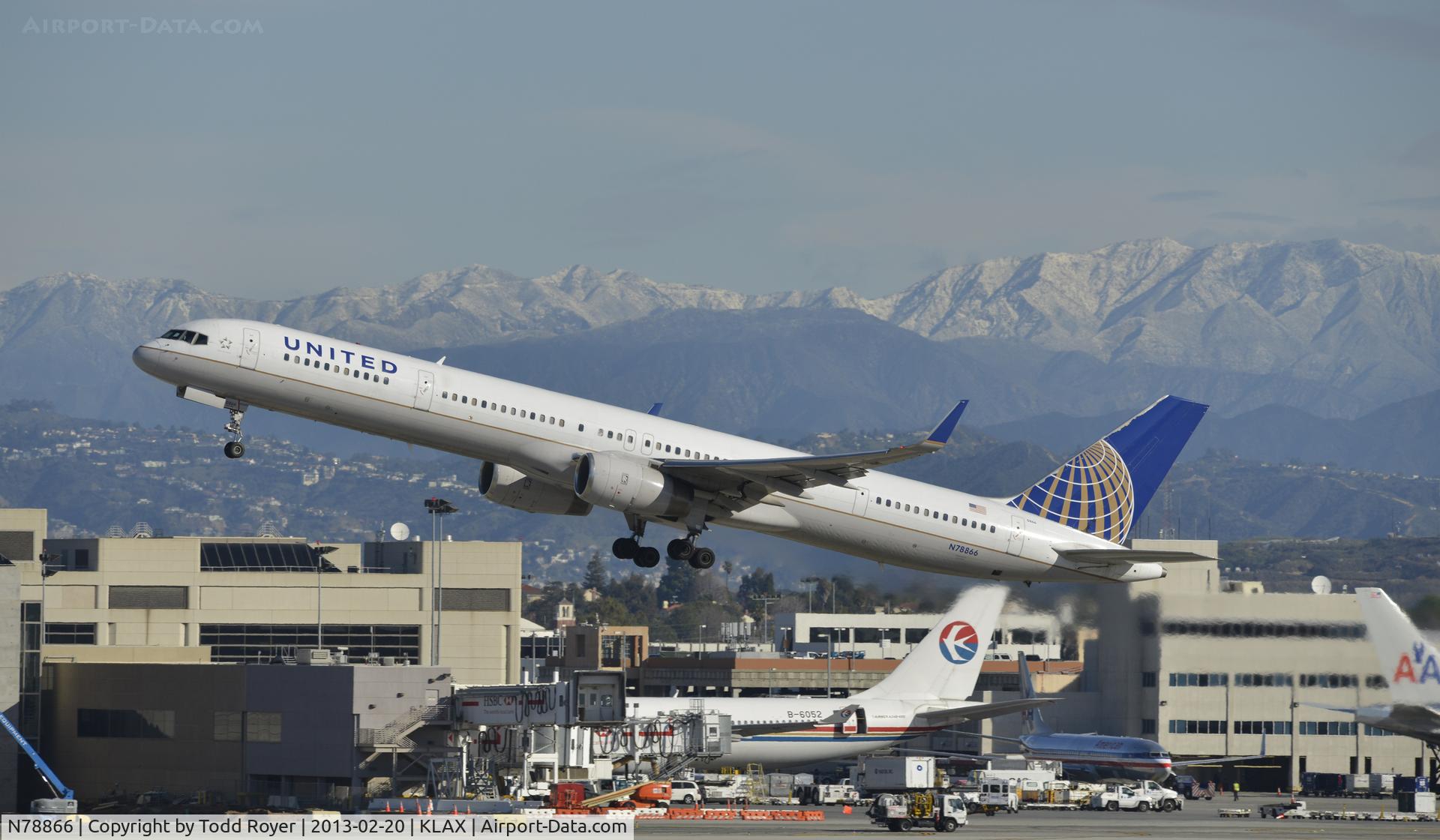 N78866, 2002 Boeing 757-33N C/N 32591, Departing LAX