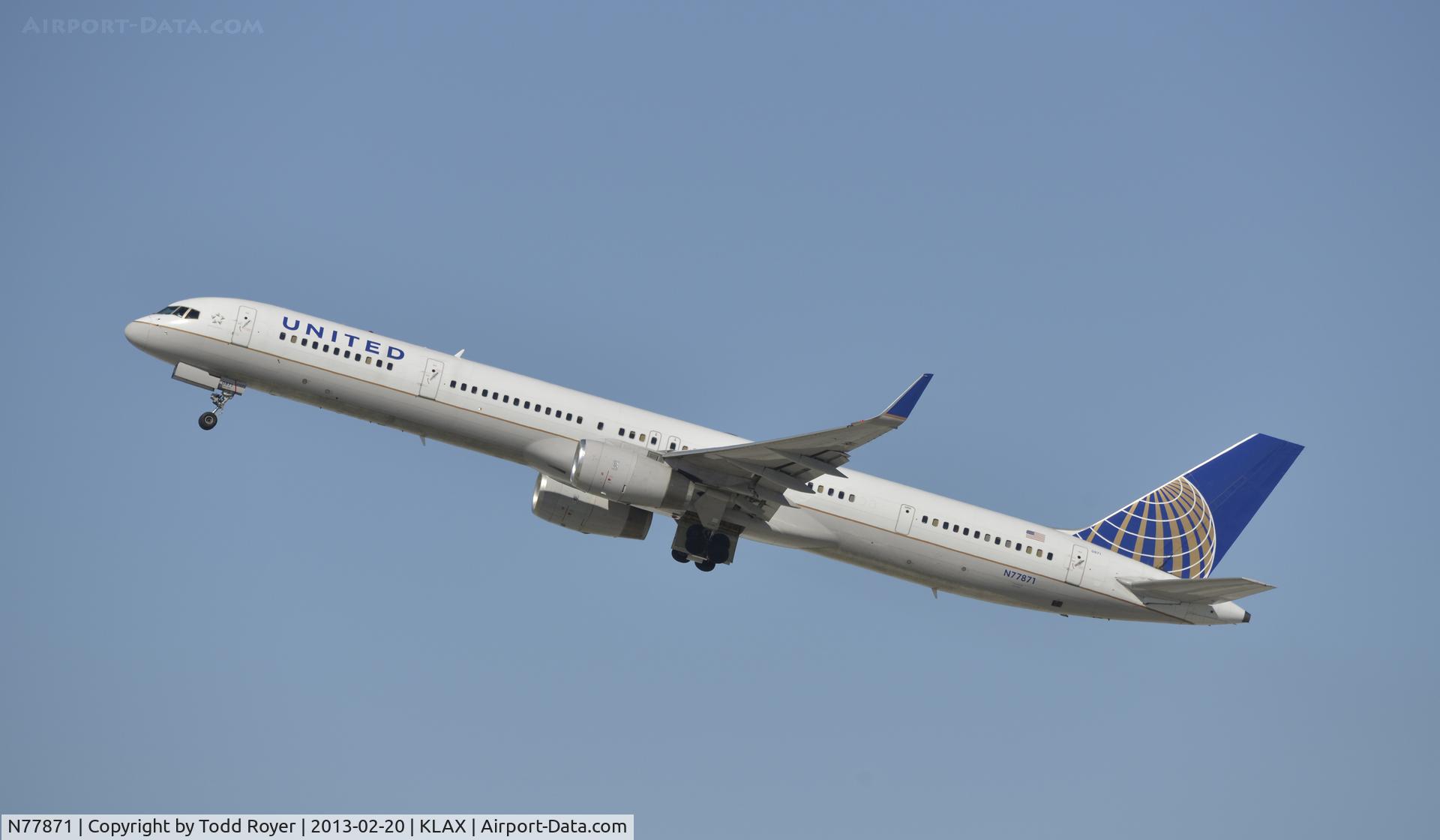 N77871, 2003 Boeing 757-33N C/N 33526, Departing LAX