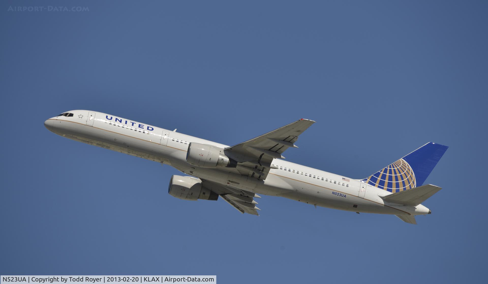 N523UA, 1990 Boeing 757-222 C/N 24932, Departing LAX