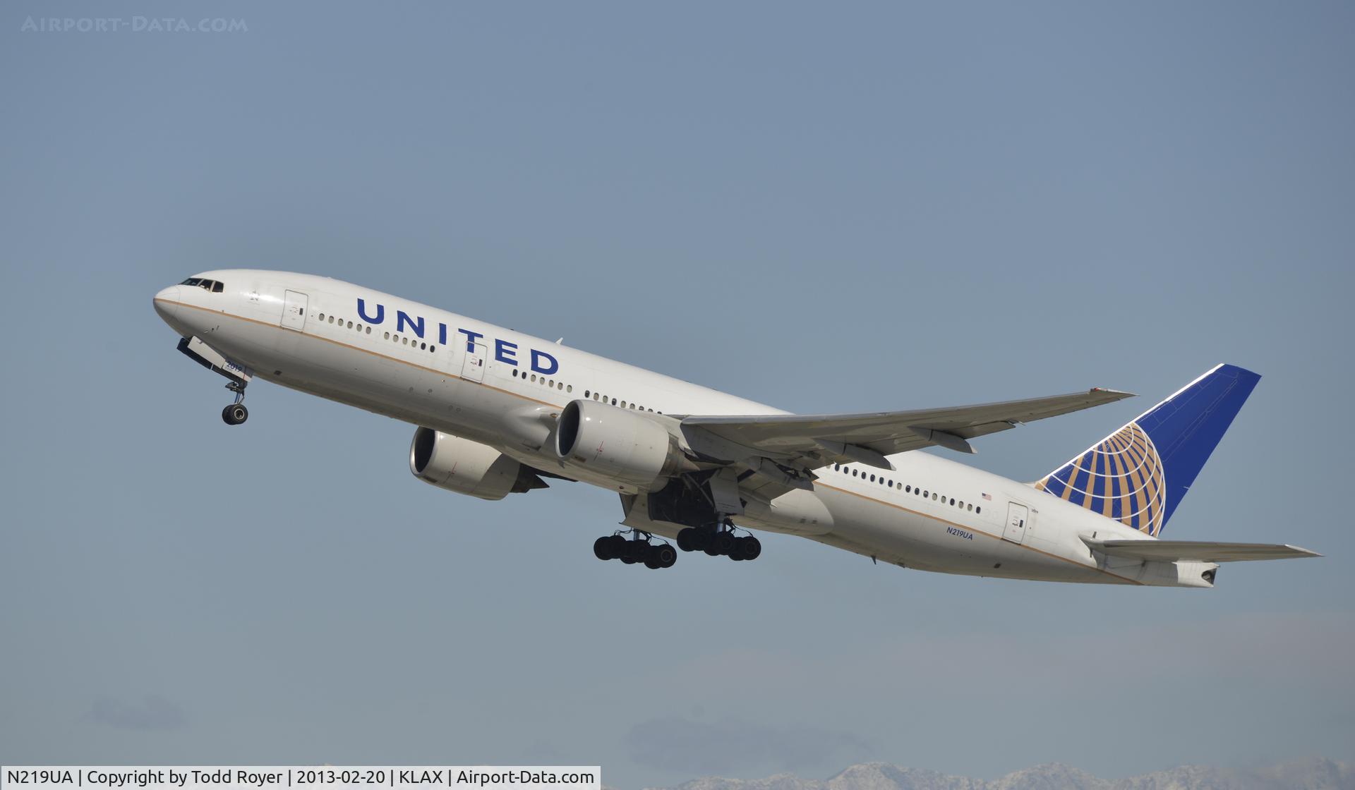 N219UA, 2001 Boeing 777-222 C/N 30551, Departing LAX