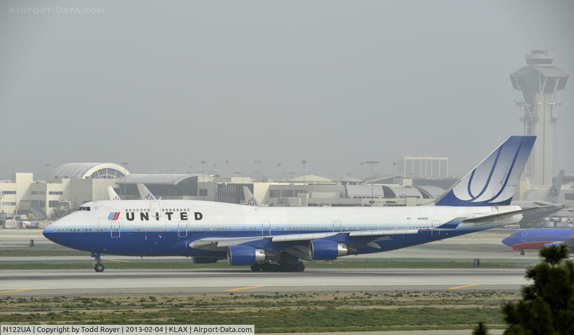 N122UA, 1999 Boeing 747-422 C/N 29168, Arriving at LAX on a foggy morning