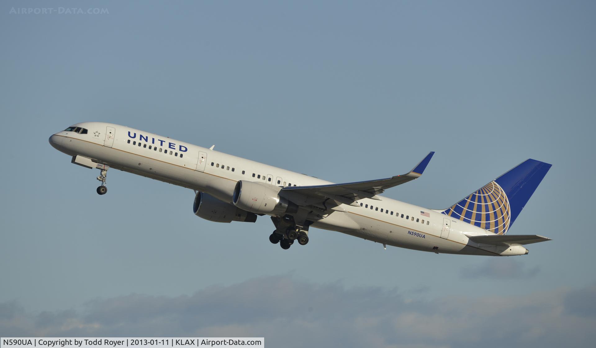N590UA, 1997 Boeing 757-222 C/N 28708, Departing LAX