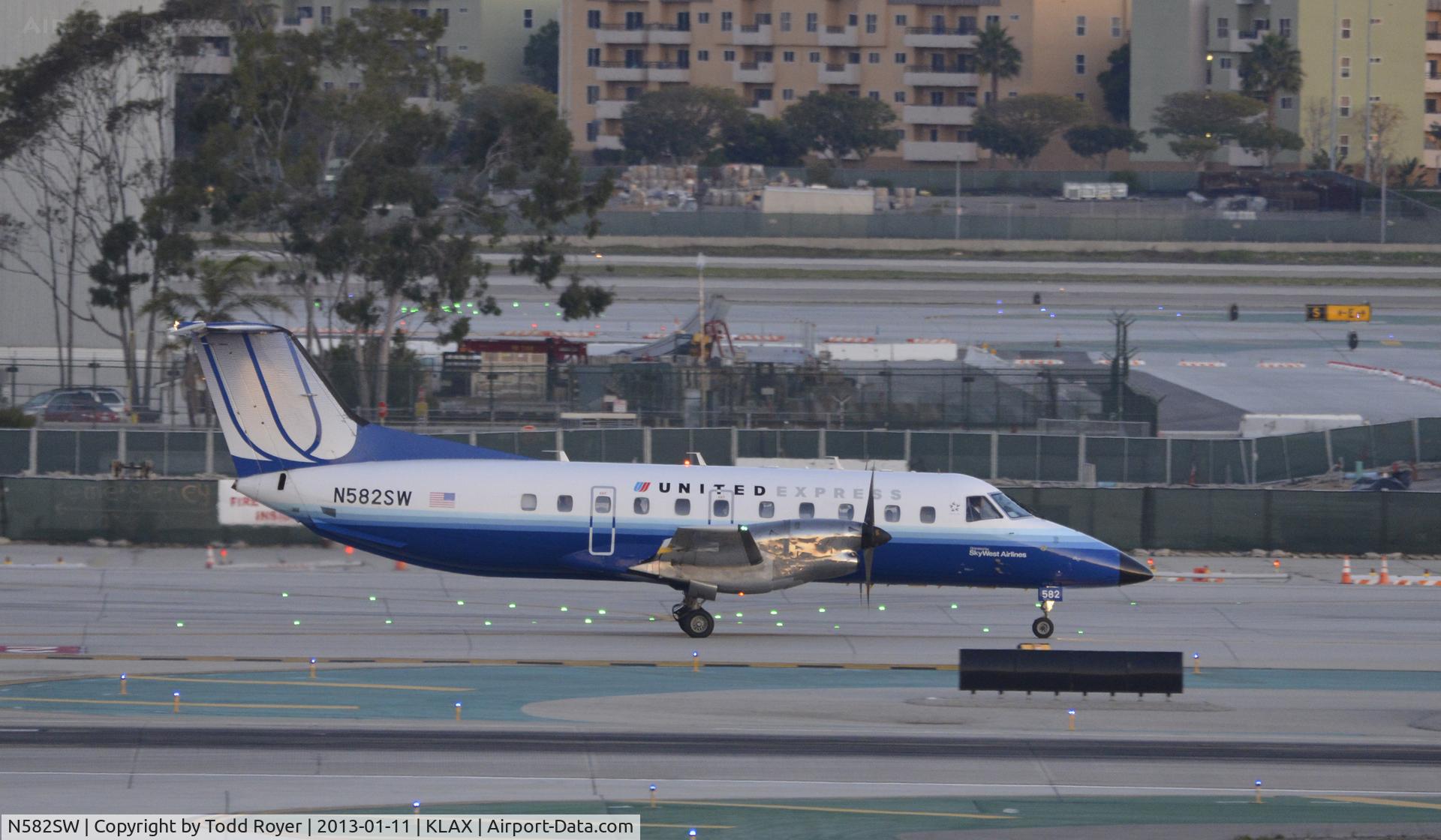 N582SW, 1999 Embraer EMB-120ER Brasilia C/N 120350, Taxiing to gate at LAX