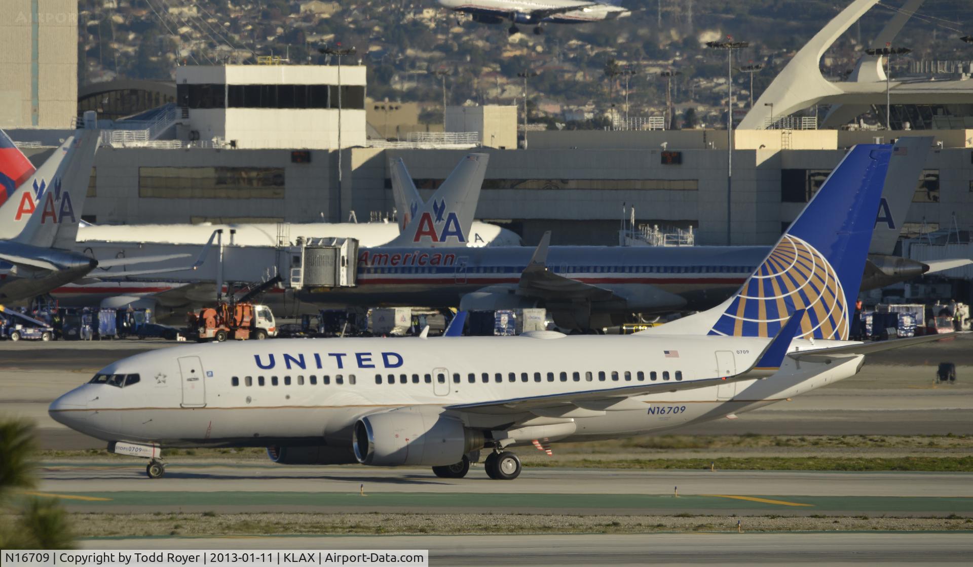 N16709, 1998 Boeing 737-724 C/N 28779, Arrived at LAX on 25L