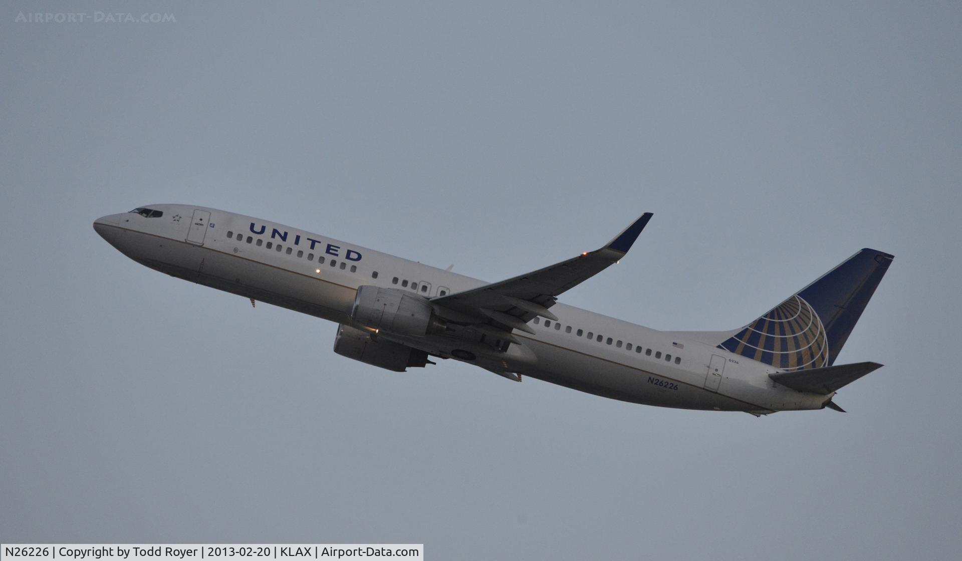 N26226, 1998 Boeing 737-824 C/N 28935, Departing LAX