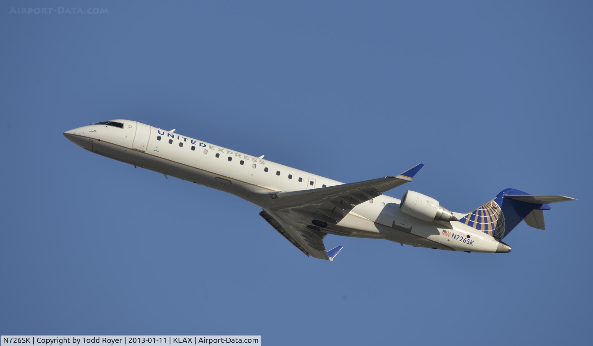 N726SK, 2005 Bombardier CRJ-701ER (CL-600-2C10) Regional Jet C/N 10190, Departing LAX