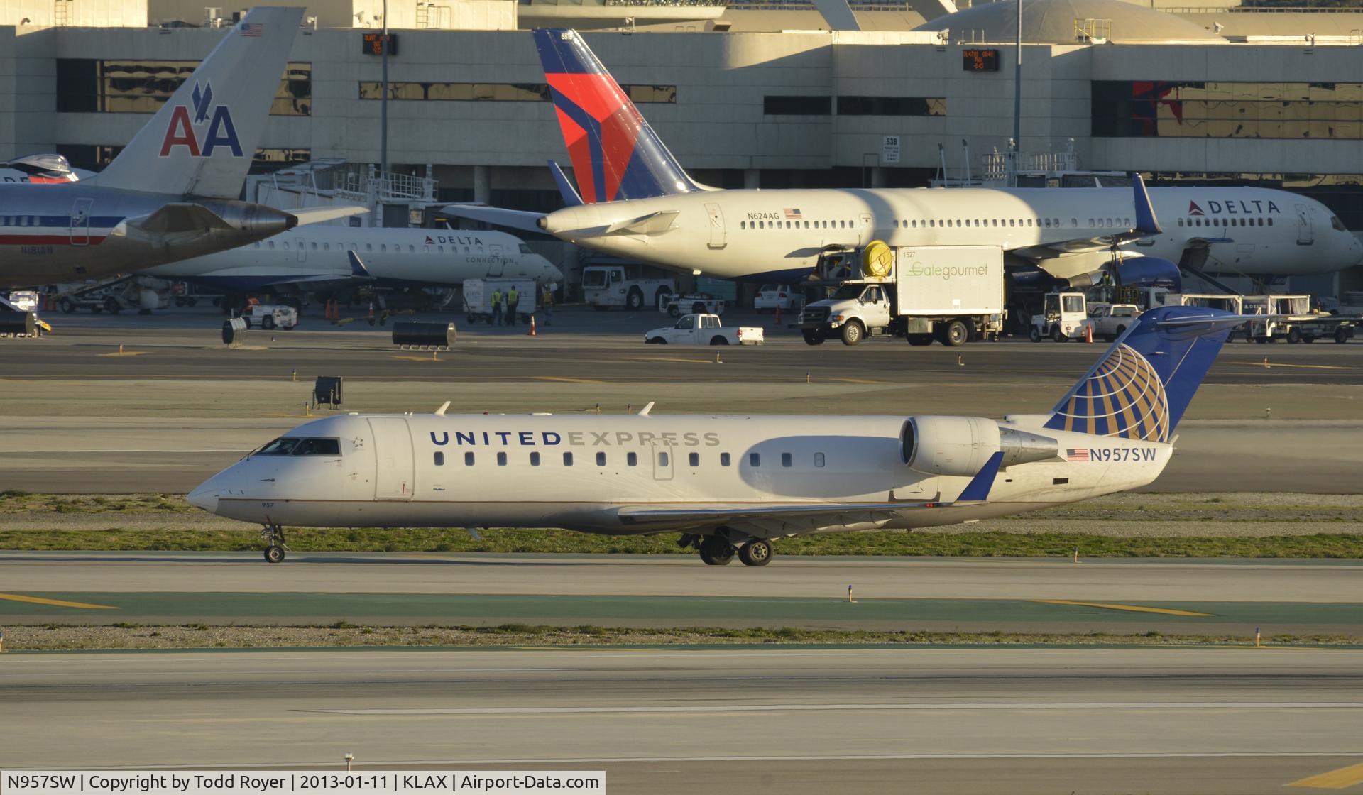 N957SW, 2003 Bombardier CRJ-200LR (CL-600-2B19) C/N 7829, Arrived at LAX on 25L