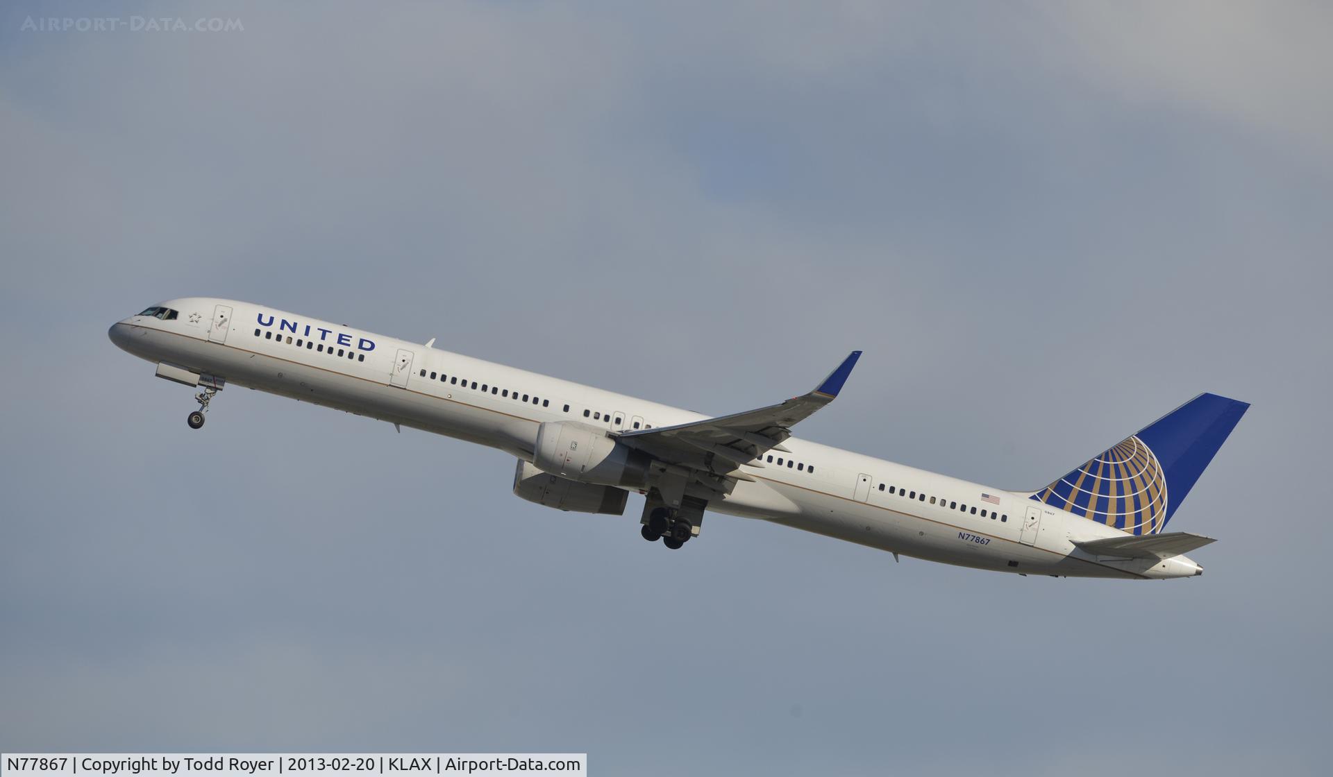 N77867, 2002 Boeing 757-33N C/N 32592, Departing LAX