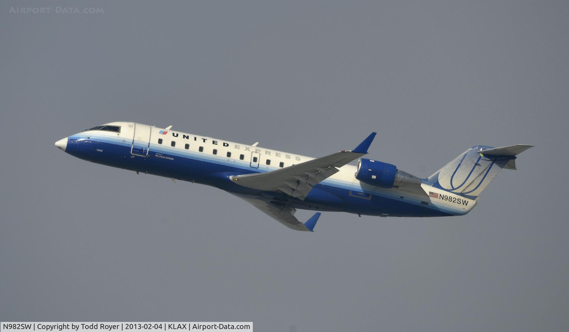 N982SW, 2004 Bombardier CRJ-200 (CL-600-2B19) C/N 7956, Departing LAX