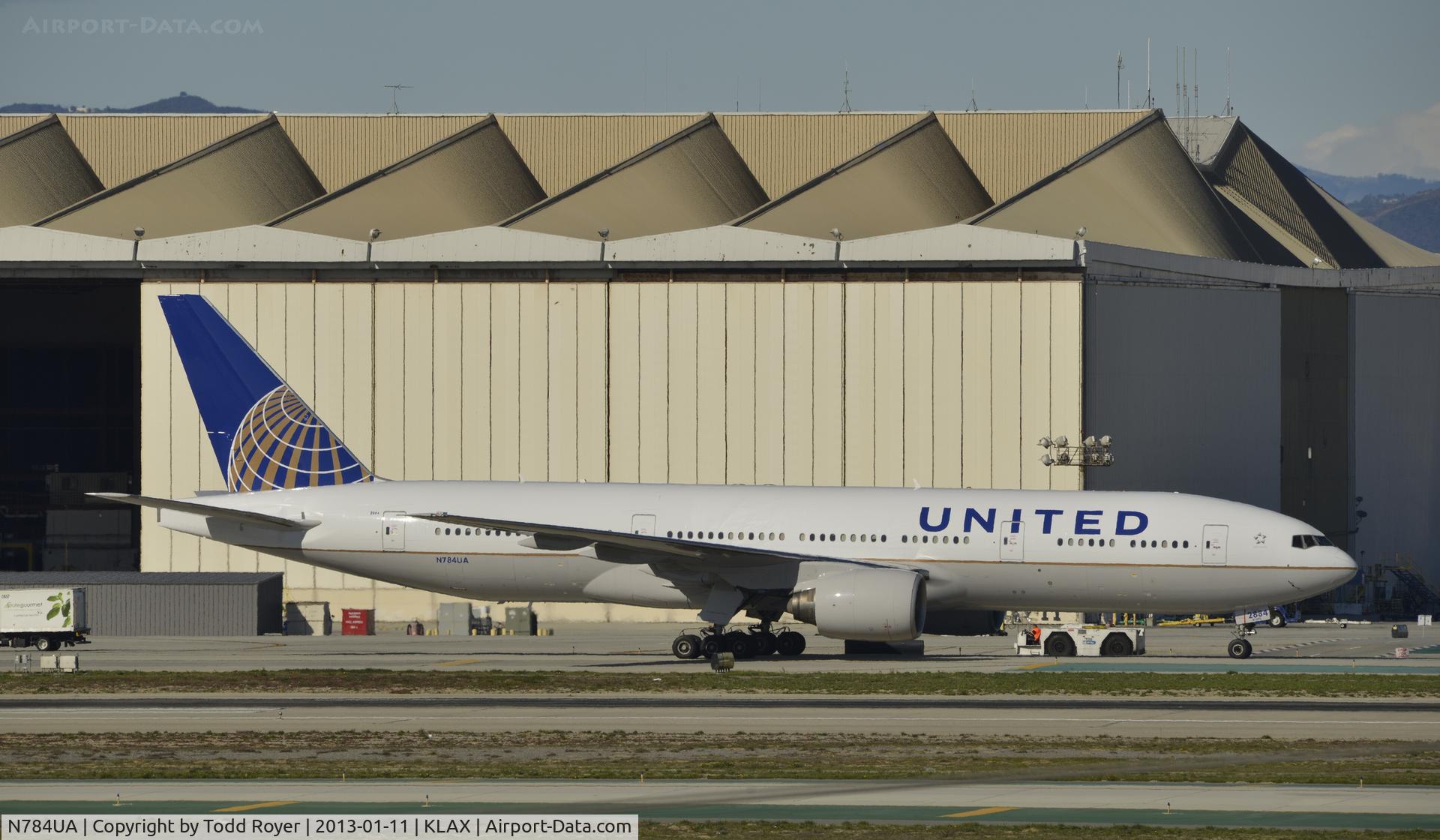N784UA, 1997 Boeing 777-222/ER C/N 26951, Taxiing to gate at LAX