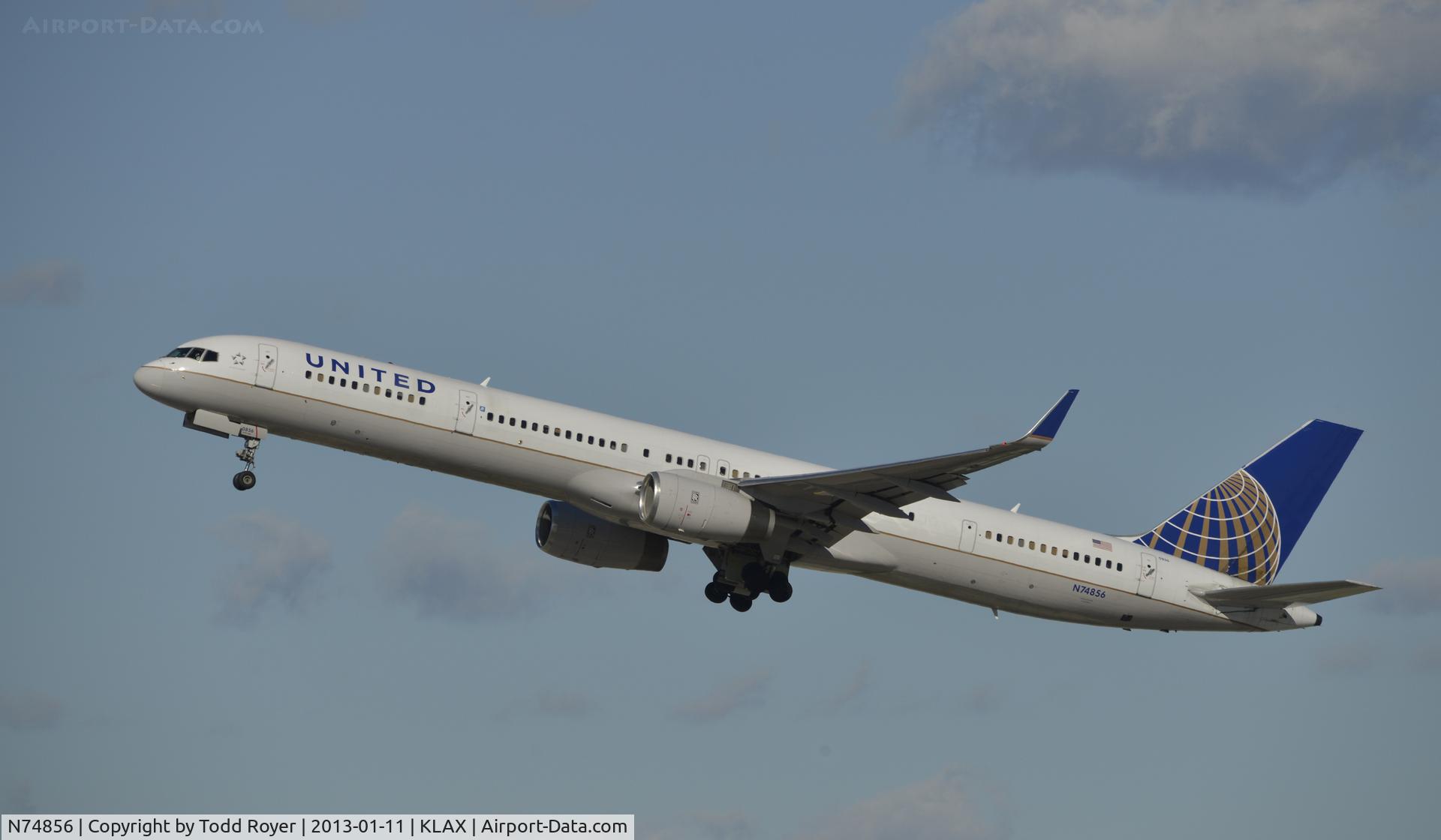 N74856, 2004 Boeing 757-324 C/N 32815, Departing LAX