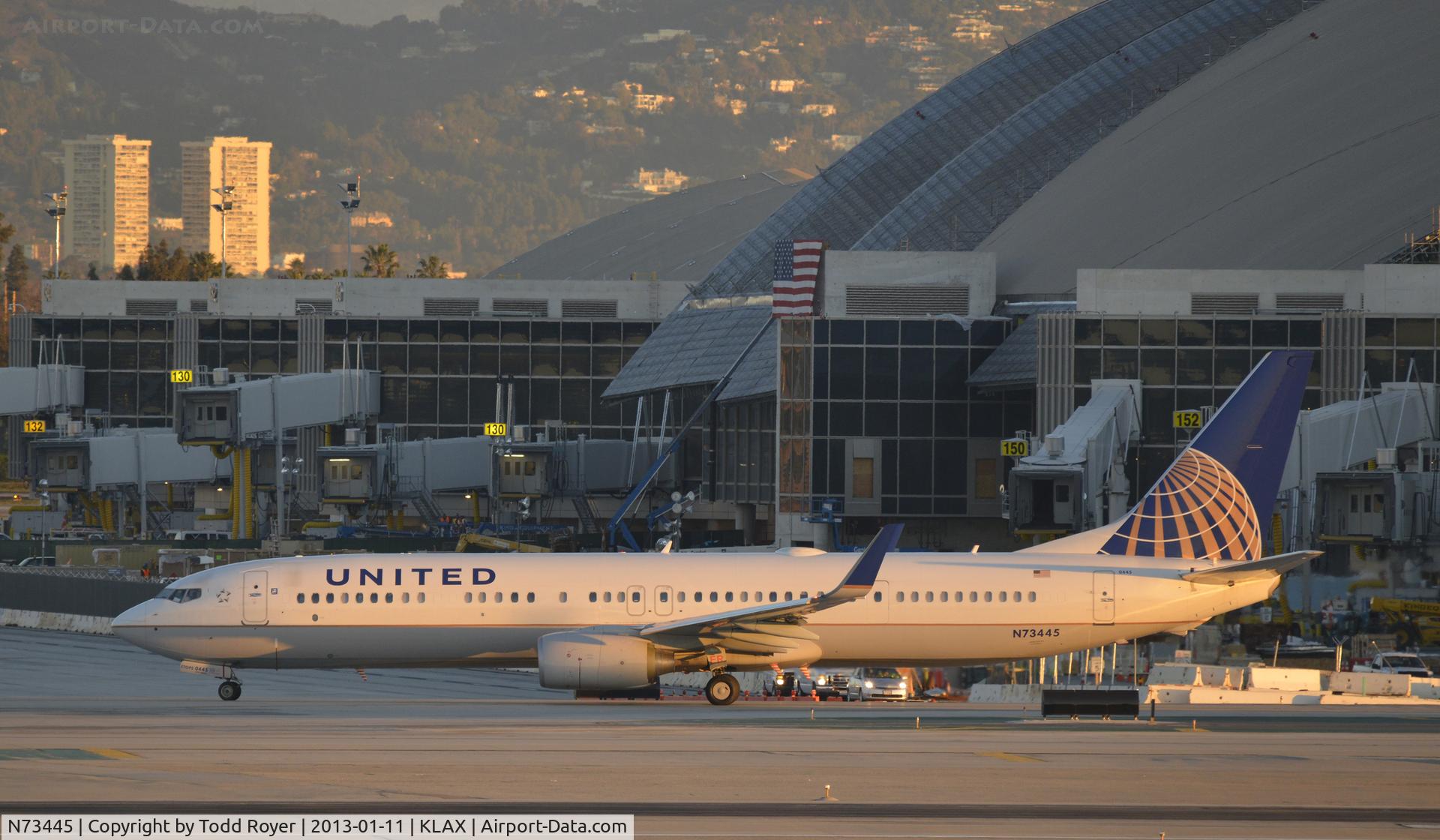 N73445, 2011 Boeing 737-924/ER C/N 40000, Taxiing for departure at LAX