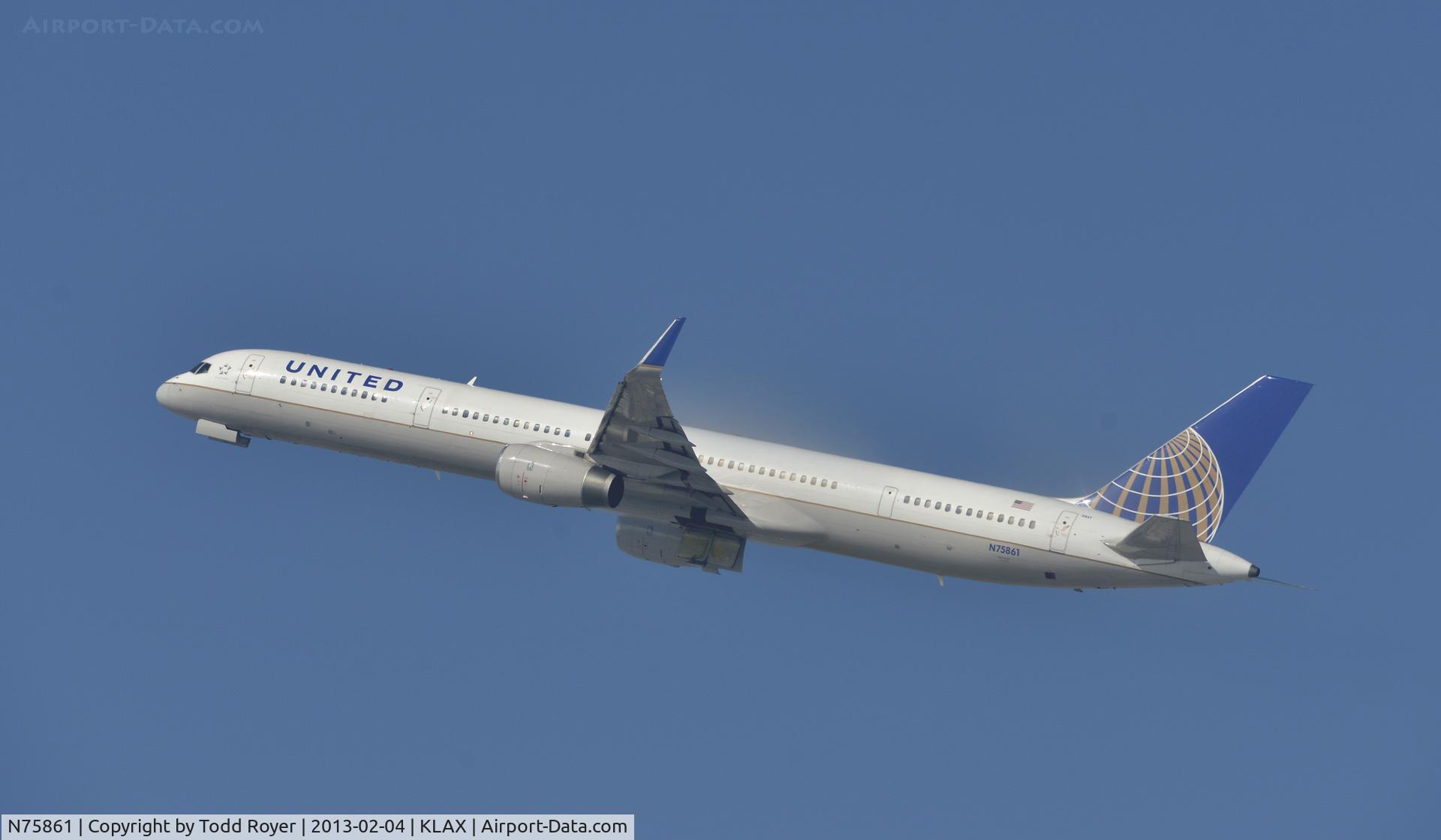 N75861, 2001 Boeing 757-33N C/N 32585, Departing LAX