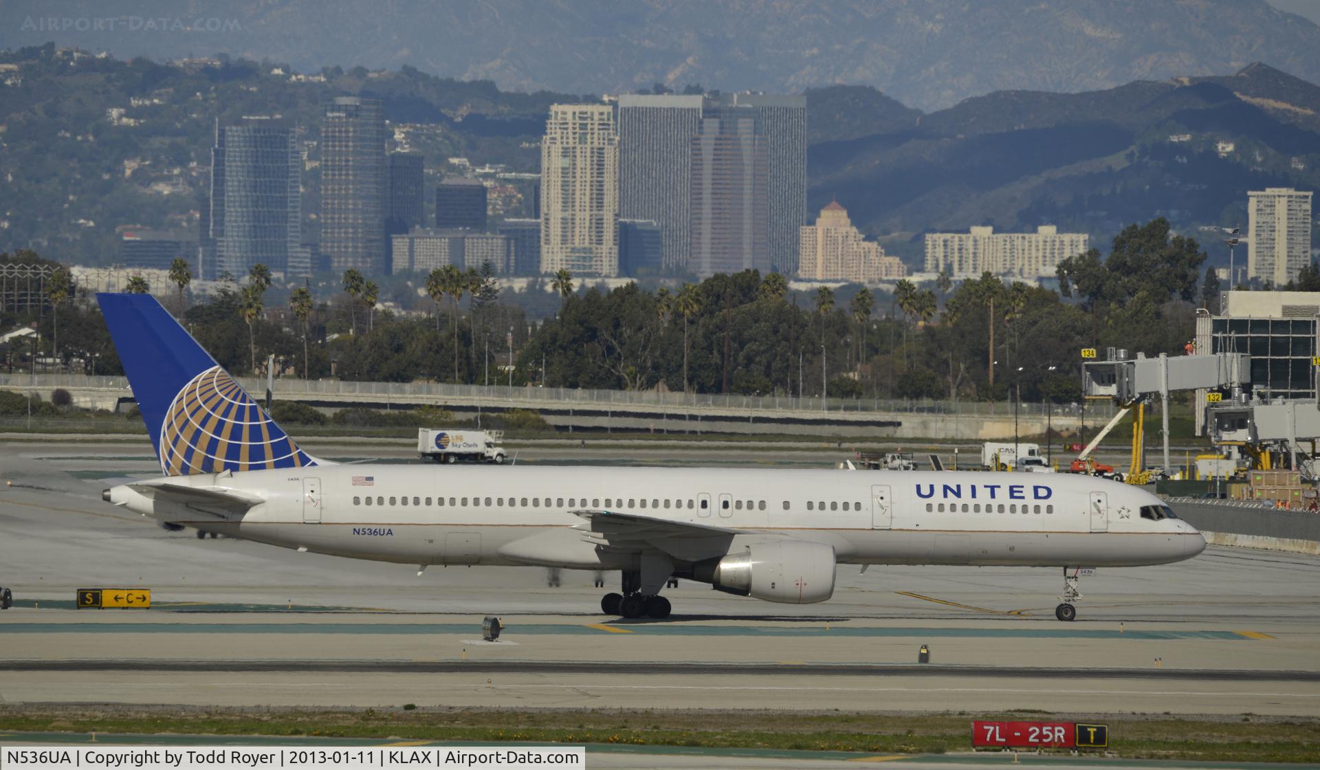 N536UA, 1991 Boeing 757-222 C/N 25156, Taxiing to gate at LAX
