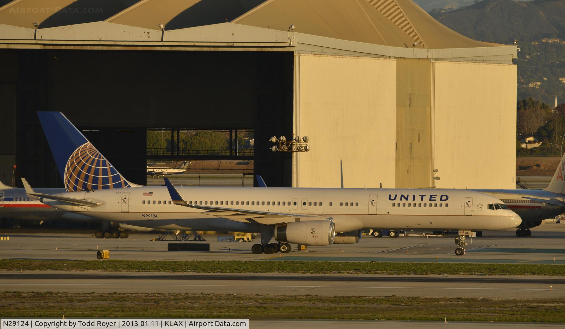 N29124, 1998 Boeing 757-224 C/N 27565, Taxiing to gate at LAX