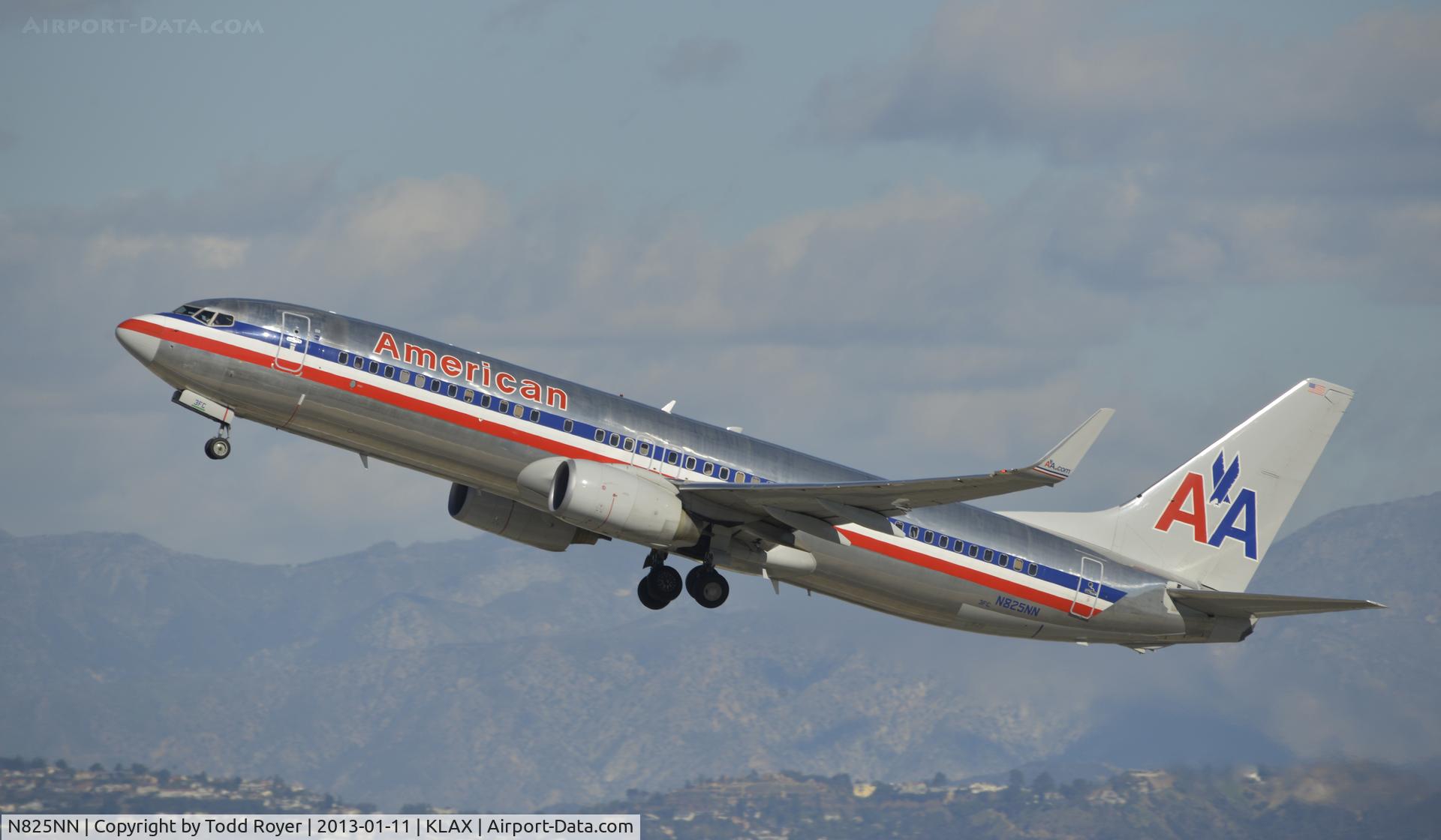 N825NN, 2010 Boeing 737-823 C/N 31087, Departing LAX