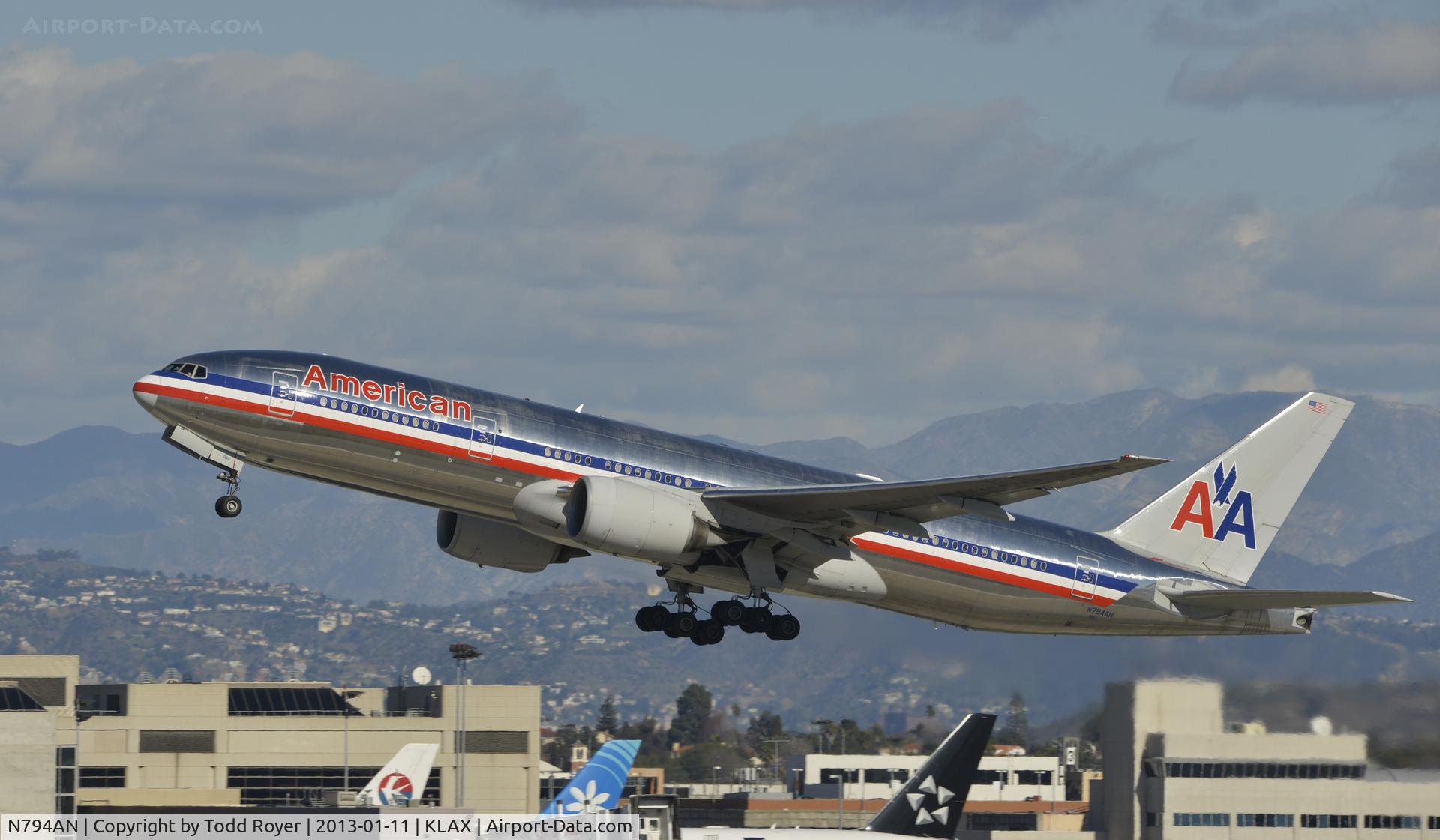 N794AN, 2000 Boeing 777-223 C/N 30256, Departing LAX