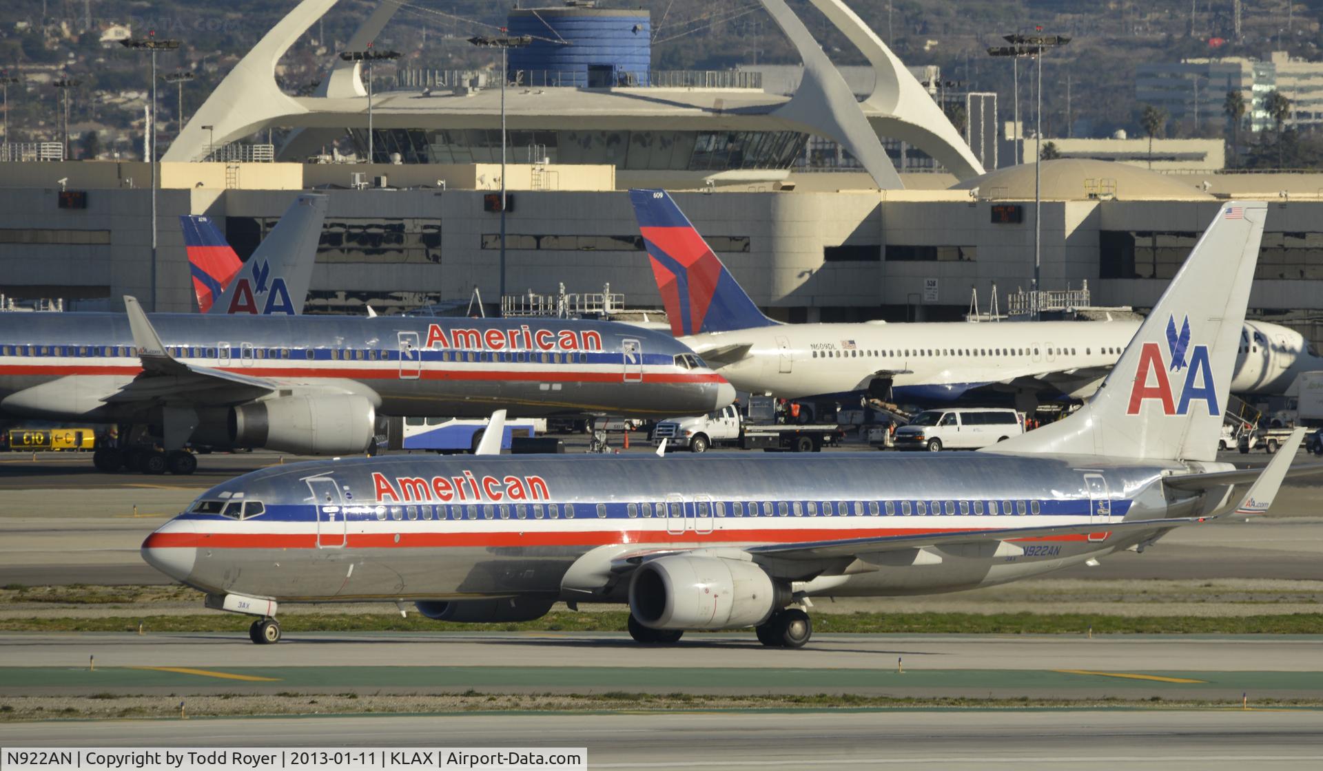 N922AN, 1999 Boeing 737-823 C/N 29523, Arrived at LAX on 25L