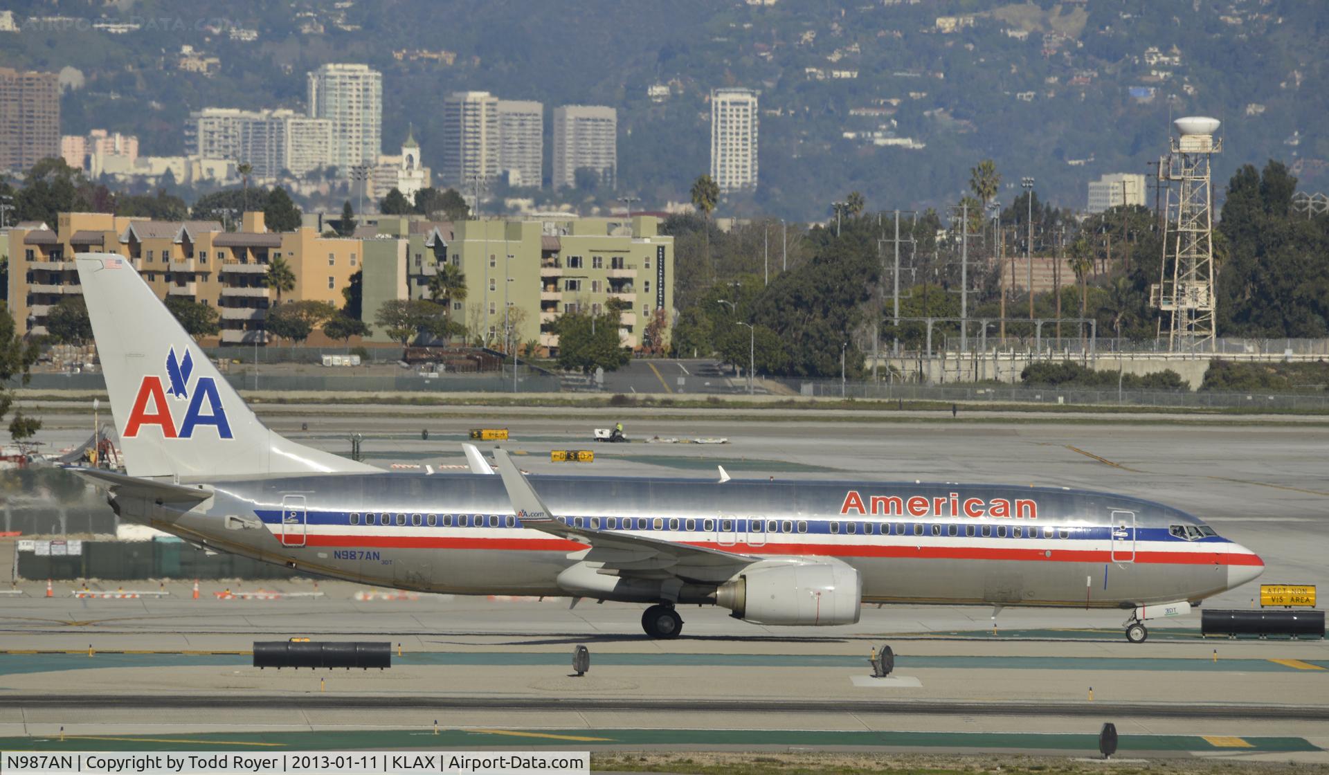 N987AN, 2009 Boeing 737-823 C/N 31069, Taxiing to gate at LAX