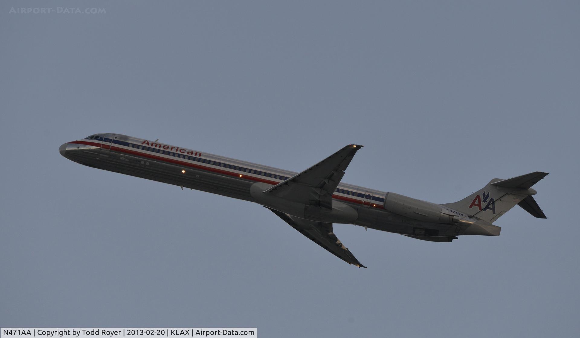 N471AA, 1988 McDonnell Douglas MD-82 (DC-9-82) C/N 49601, Early morning departure from LAX