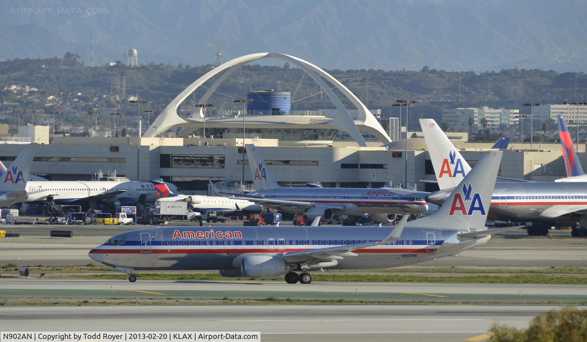 N902AN, 1999 Boeing 737-823 C/N 29504, Arrived at LAX on 25L
