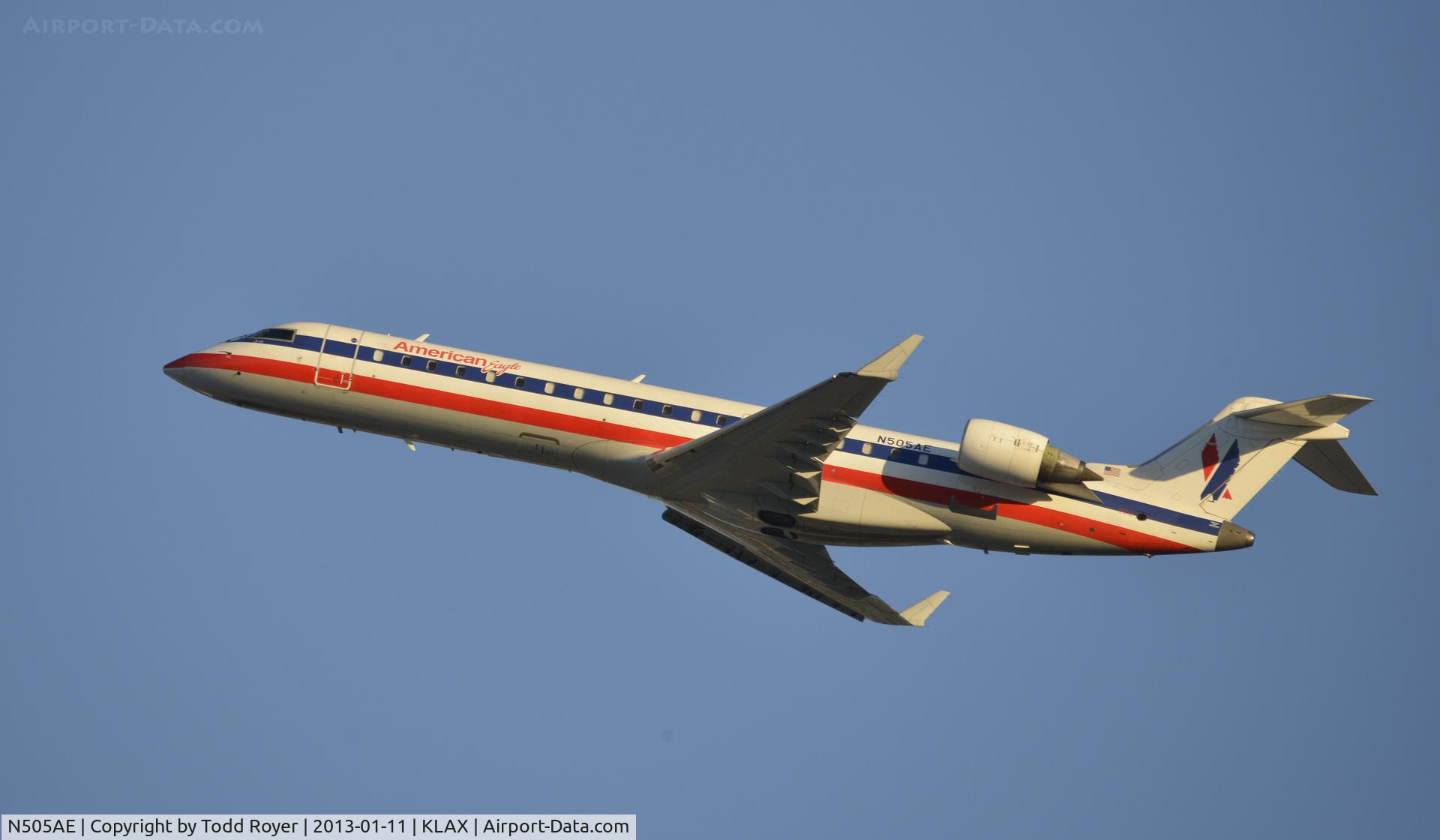 N505AE, 2002 Bombardier CRJ-701 (CL-600-2C10) Regional Jet C/N 10053, Departing LAX
