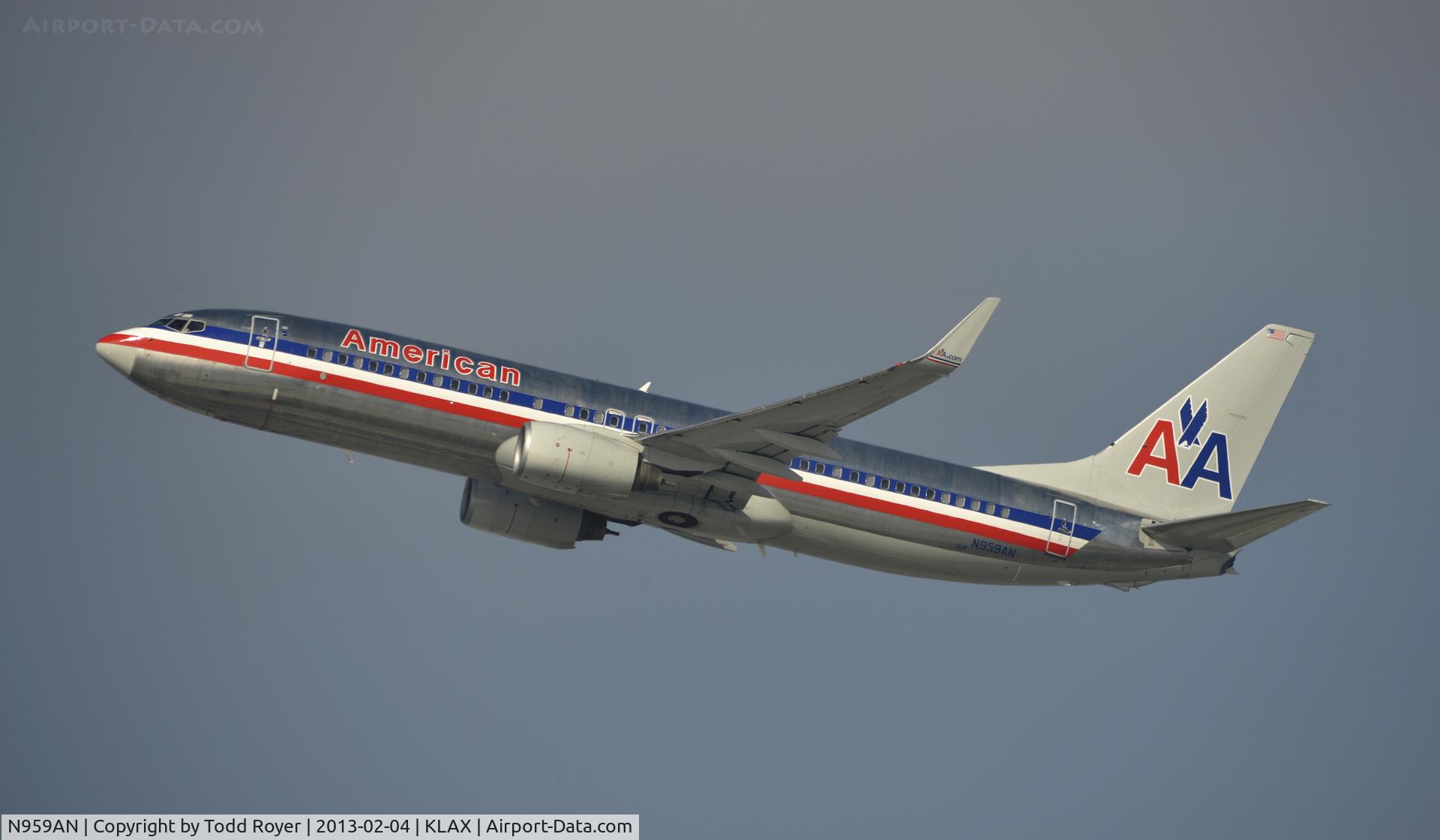 N959AN, 2001 Boeing 737-823 C/N 30828, Departing LAX