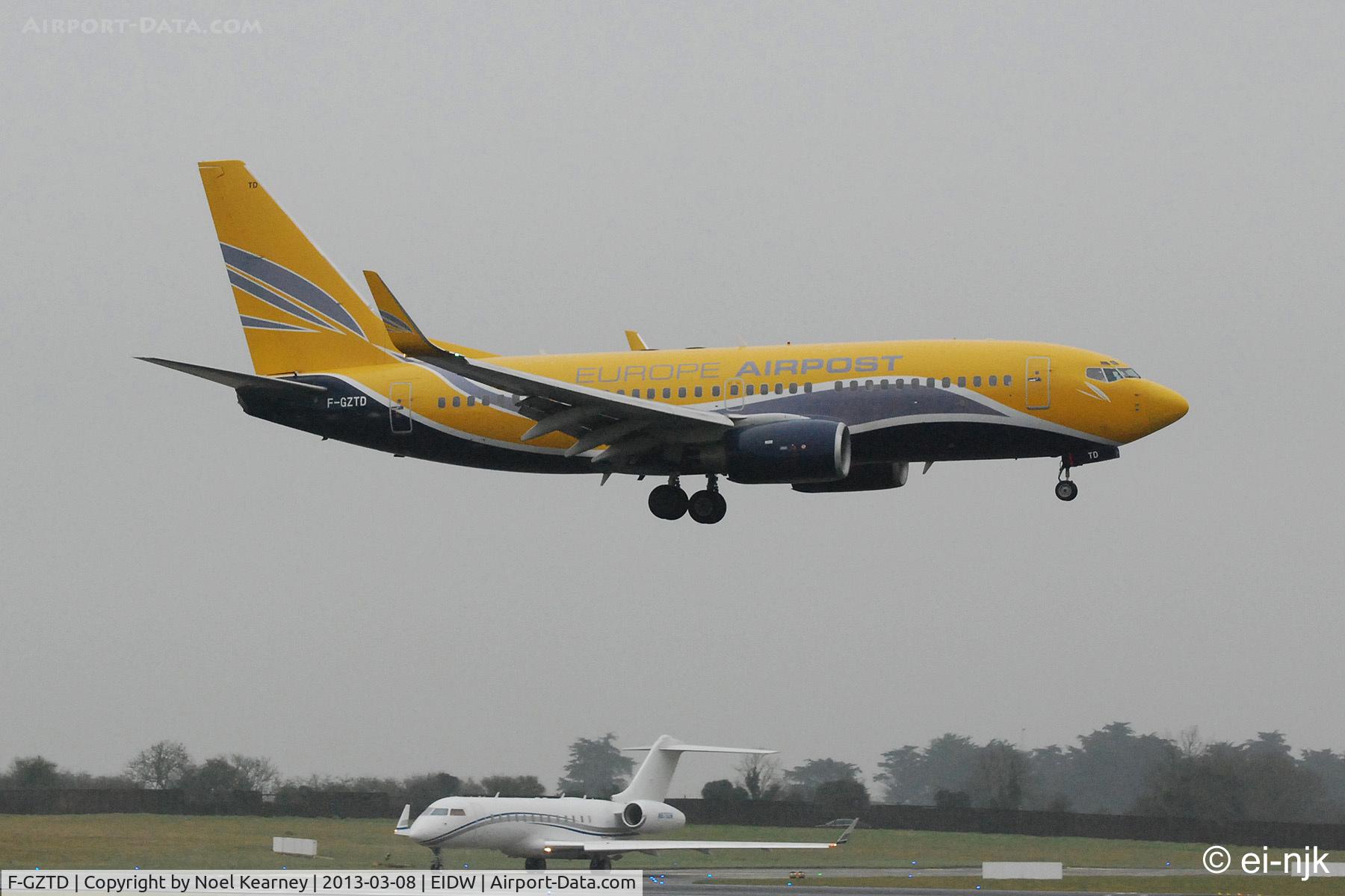 F-GZTD, 2003 Boeing 737-73V C/N 32418, Landing Rwy 10 at Dublin, bringing in French rugby supporters.