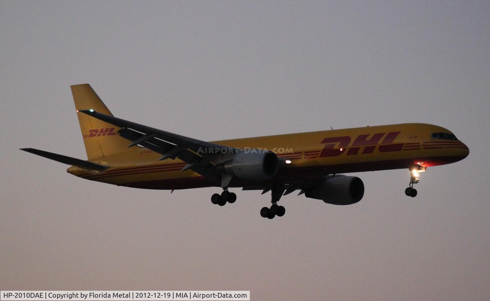 HP-2010DAE, 1999 Boeing 757-27A C/N 29610, Evening approach DHL Panama 757