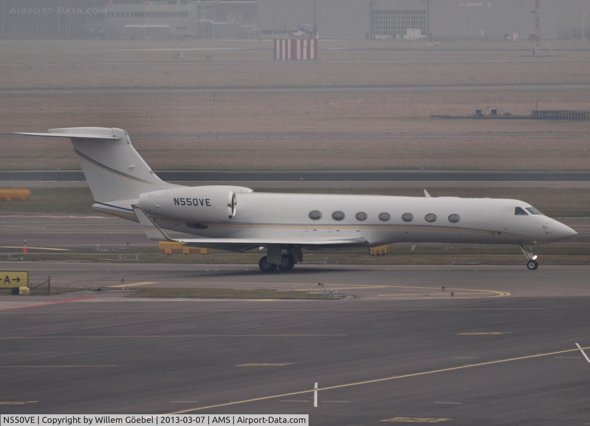 N550VE, Gulfstream Aerospace GV-SP (G550) C/N 5365, Taxi to the gate of Schiphol Airport