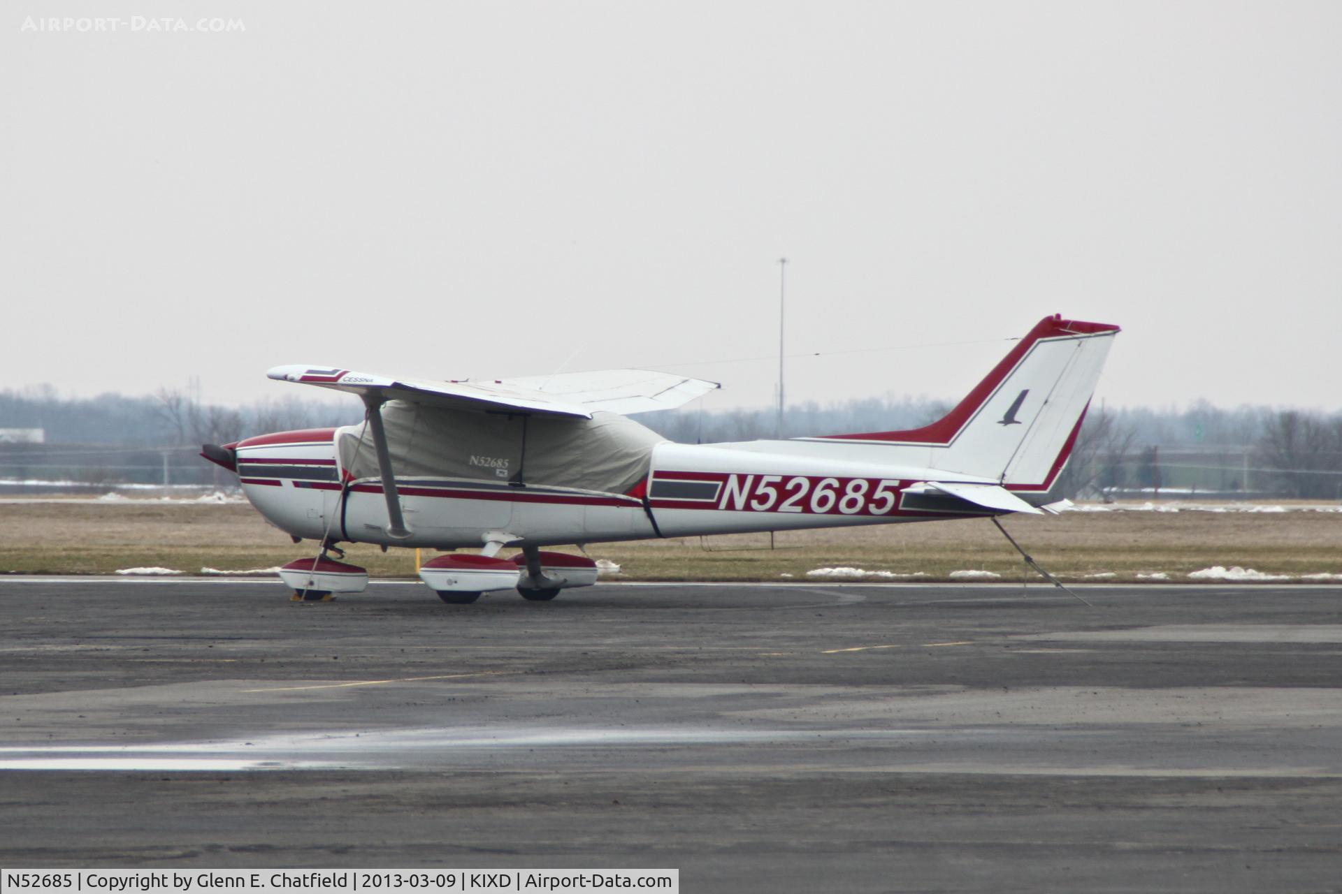 N52685, 1981 Cessna 172P C/N 17274580, Protected from the weather