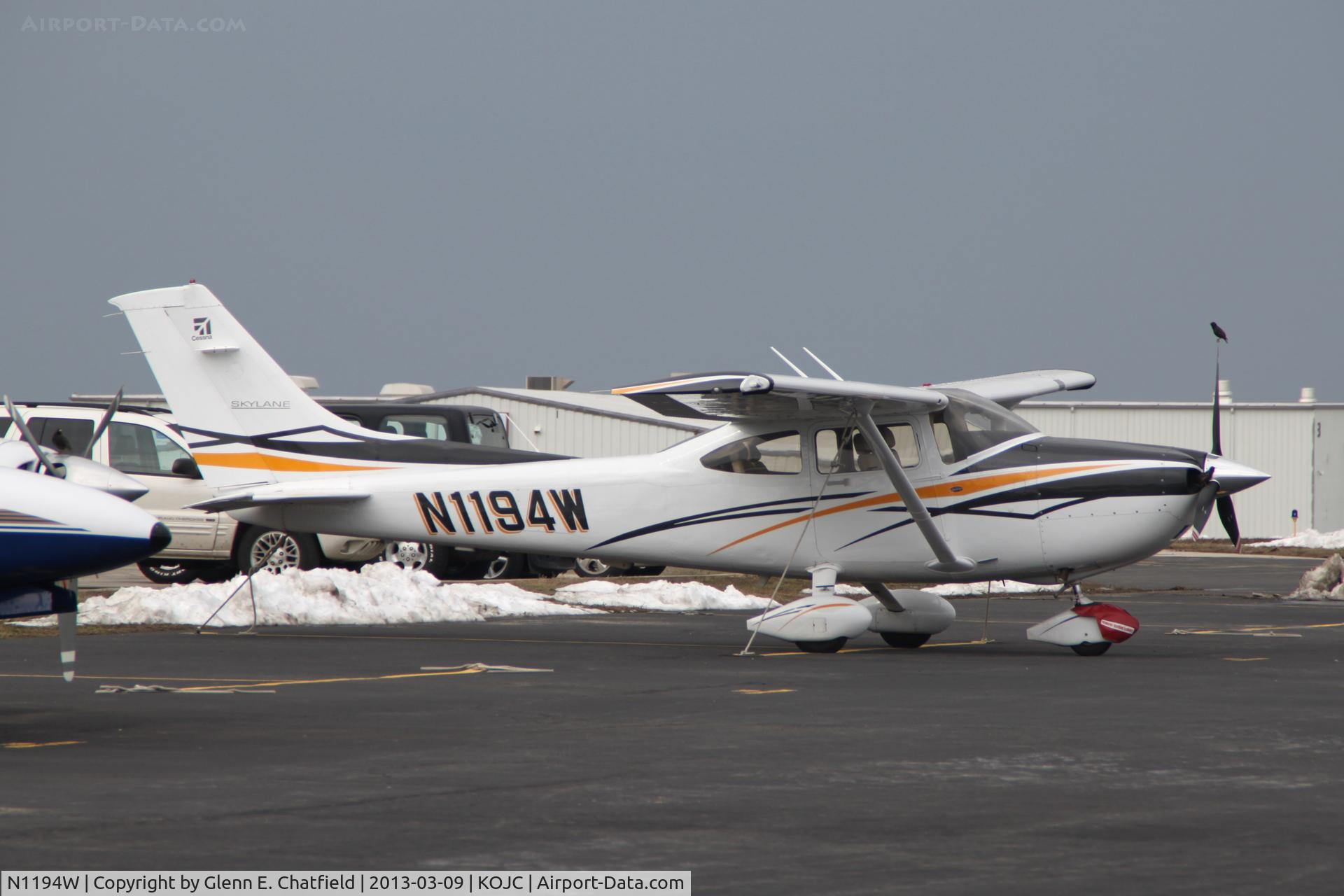 N1194W, 2007 Cessna 182T Skylane C/N 18281906, Nice paint job