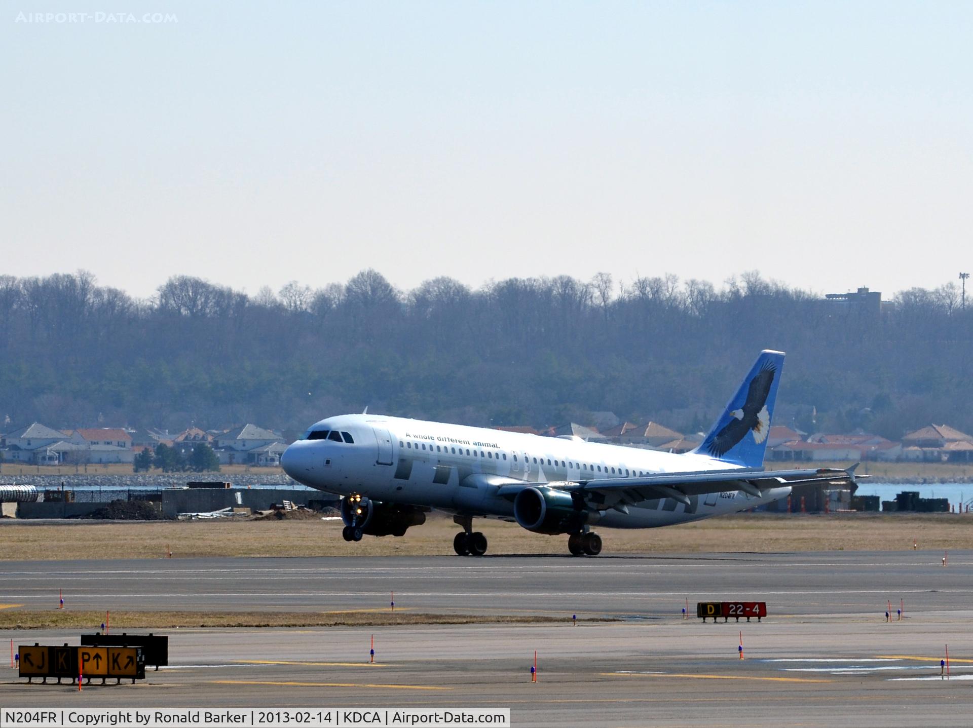 N204FR, 2004 Airbus A320-214 C/N 2325, Landing DCA