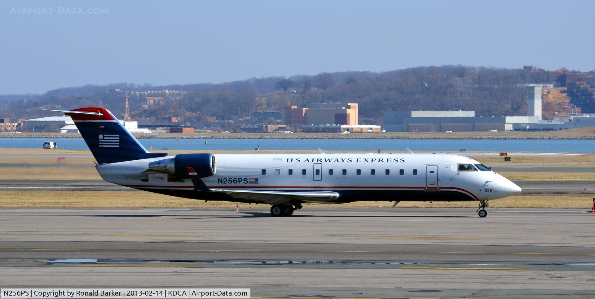 N256PS, 2004 Canadair CL-600-2B19 Regional Jet CRJ-200ER C/N 7937, Taxi DCA