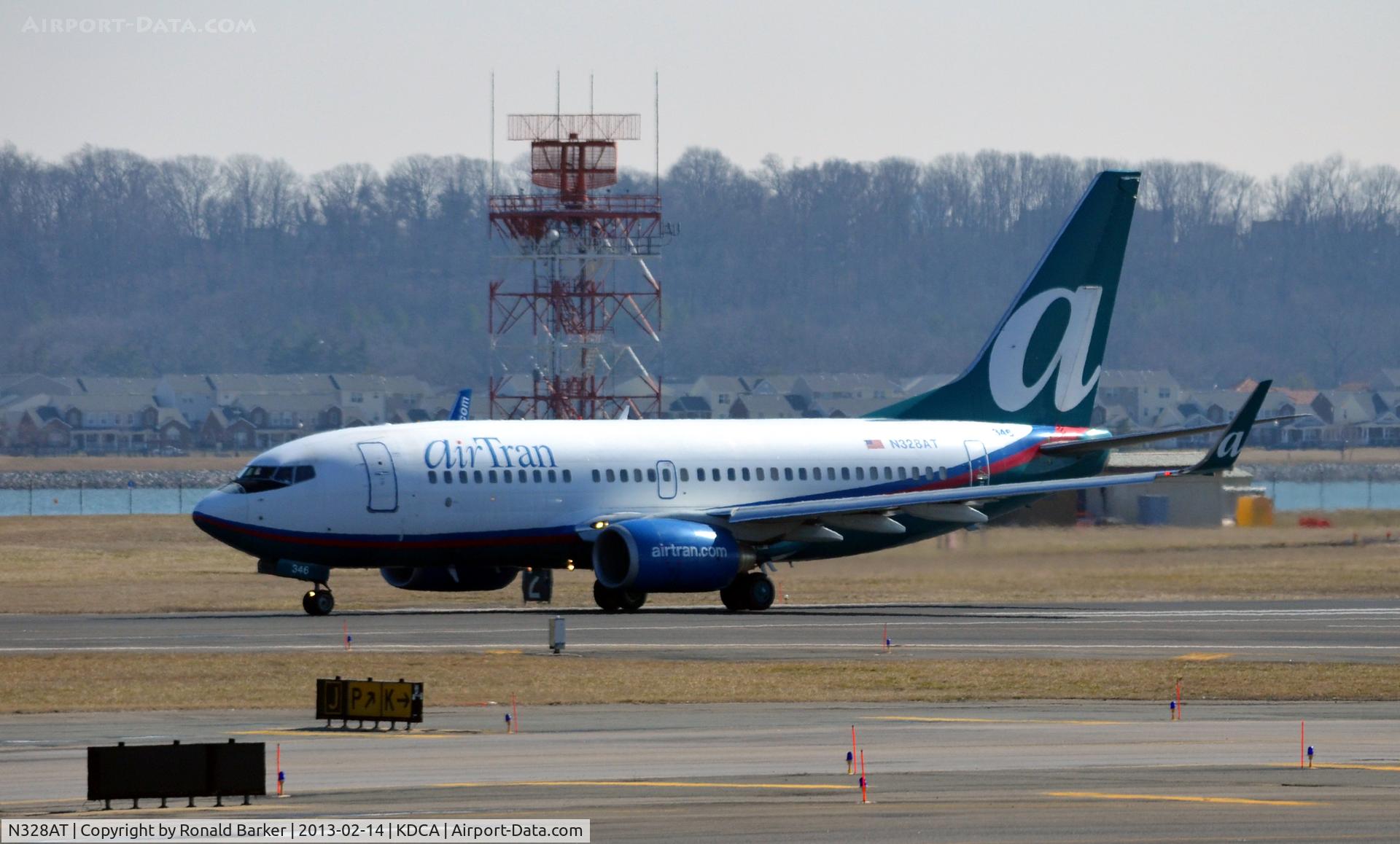 N328AT, 2007 Boeing 737-7BD C/N 33934, Takeoff DCA