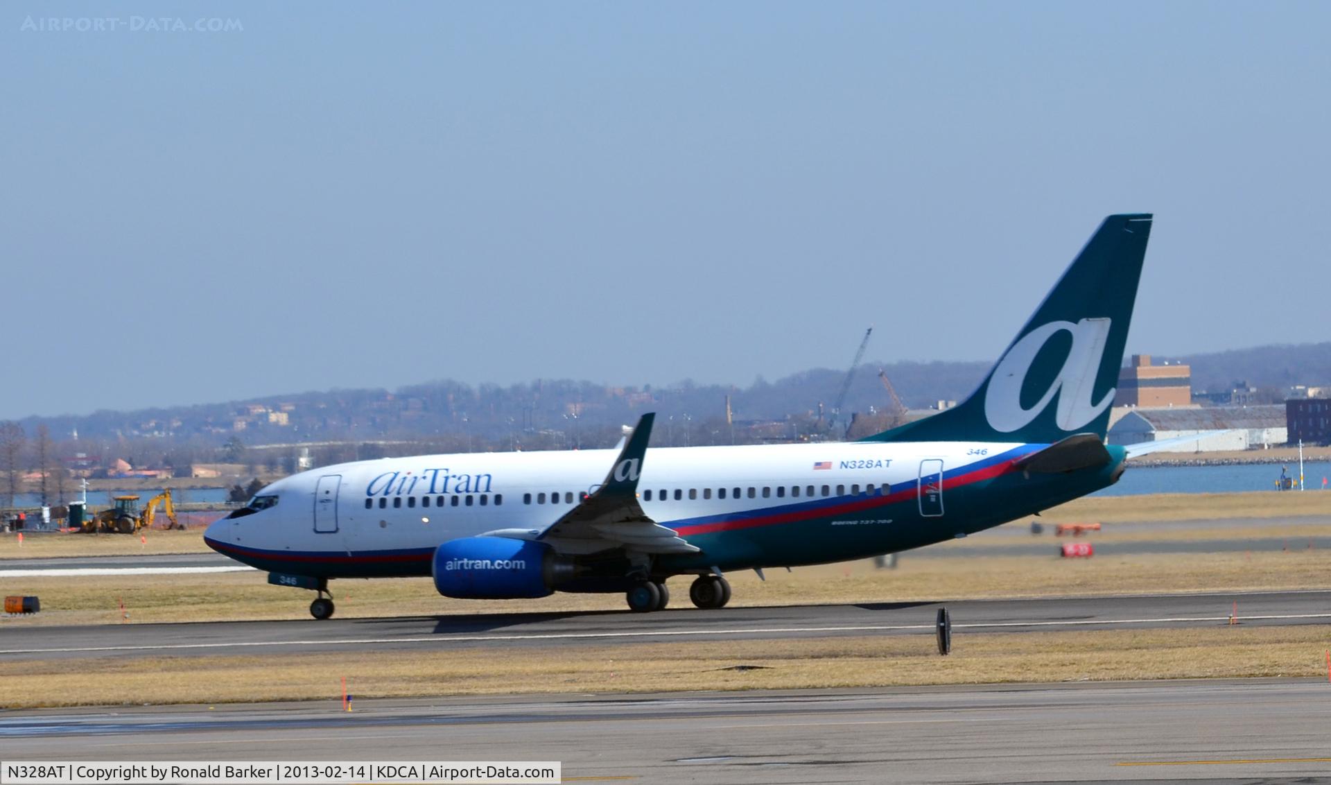 N328AT, 2007 Boeing 737-7BD C/N 33934, Takeoff DCA