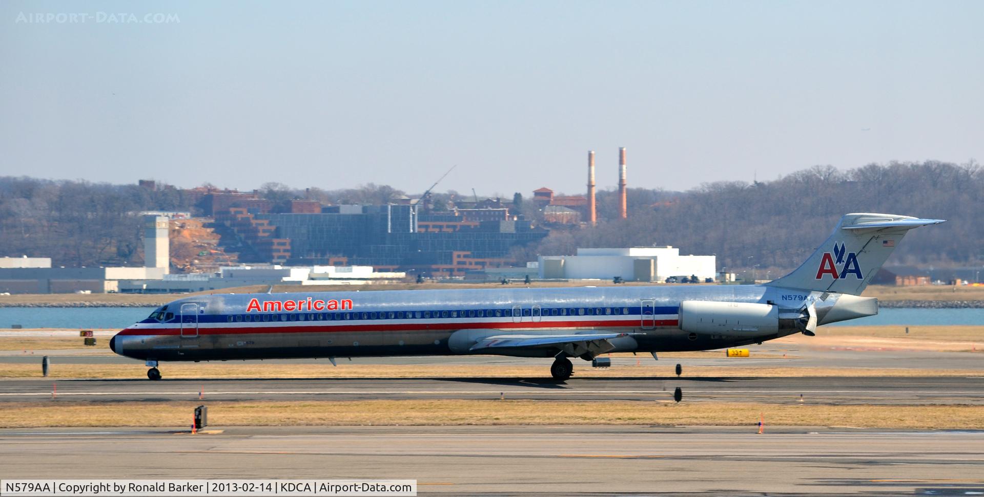 N579AA, 1991 McDonnell Douglas MD-82 (DC-9-82) C/N 53156, Landing DCA - Check the thrust reversers