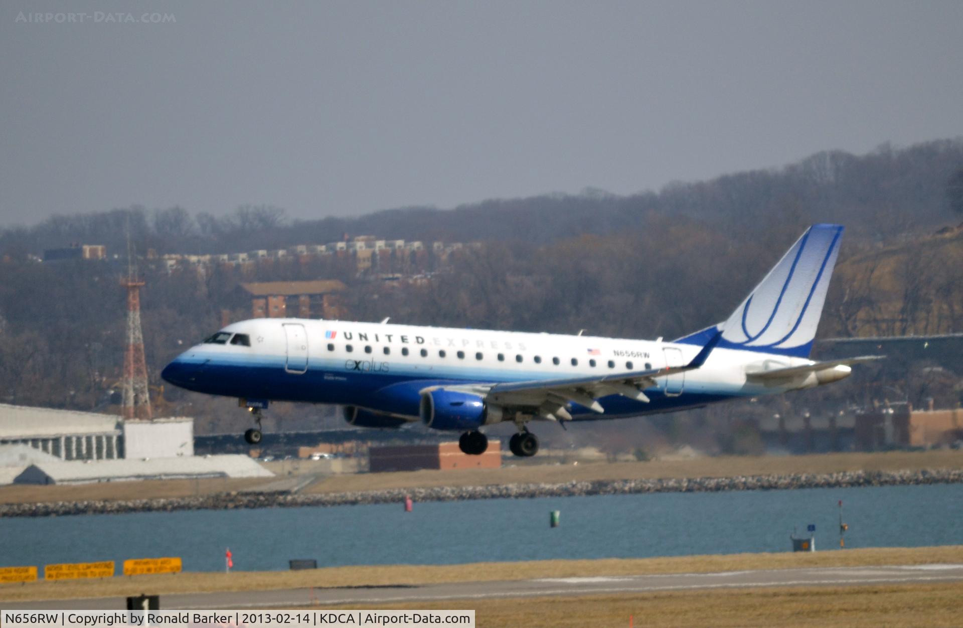 N656RW, 2005 Embraer 170SE (ERJ-170-100SE) C/N 17000113, Landing DCA