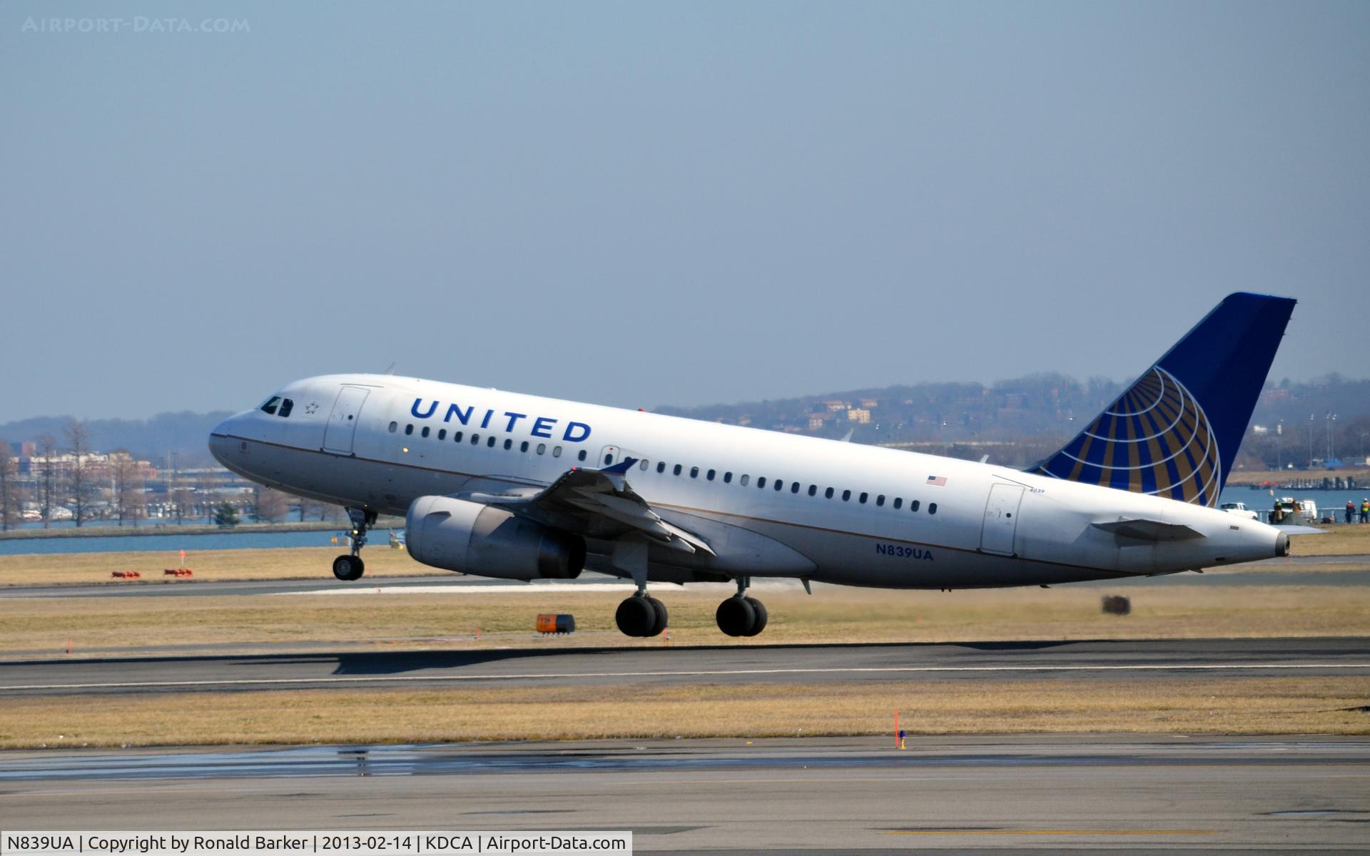 N839UA, 2001 Airbus A319-131 C/N 1507, Liftoff DCA