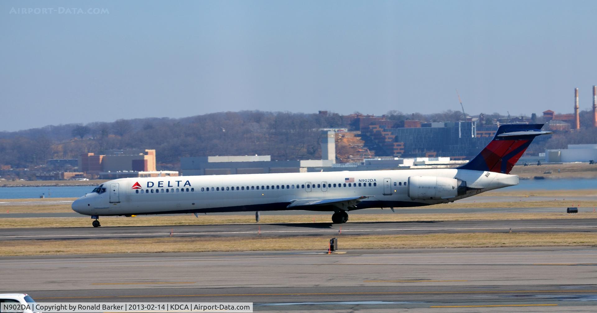 N902DA, 1994 McDonnell Douglas MD-90-30 C/N 53382, Takeoff DCA