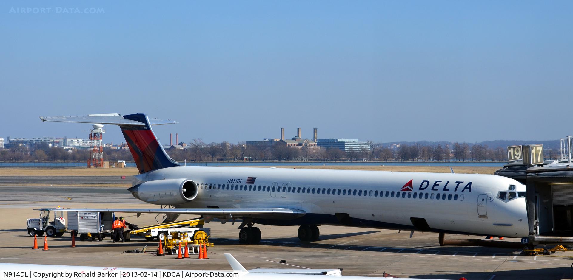 N914DL, 1988 McDonnell Douglas MD-88 C/N 49545, DCA VA